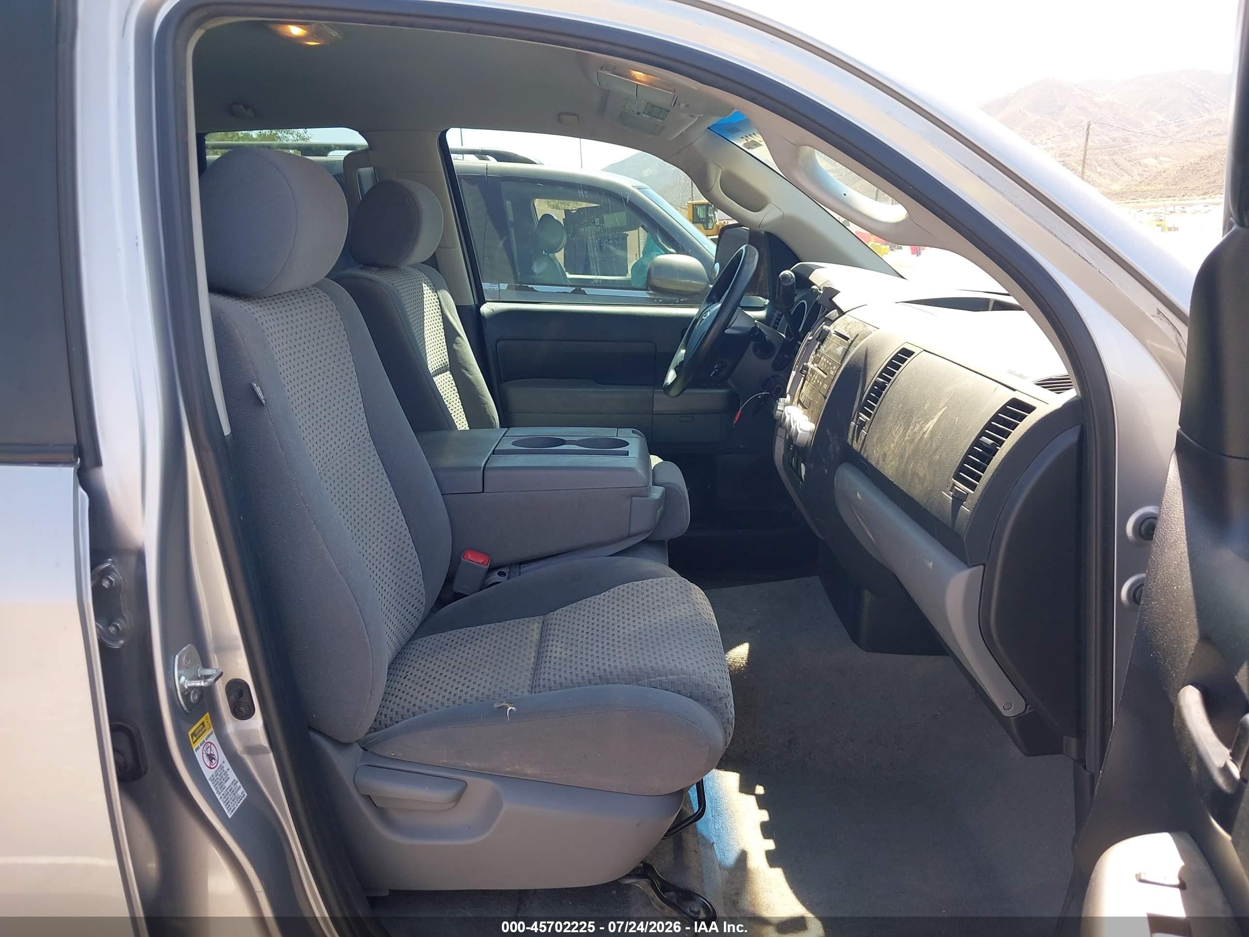 2010 Toyota Tundra Grade 4.6l V8 White vin: 5TFRM5F11AX013244