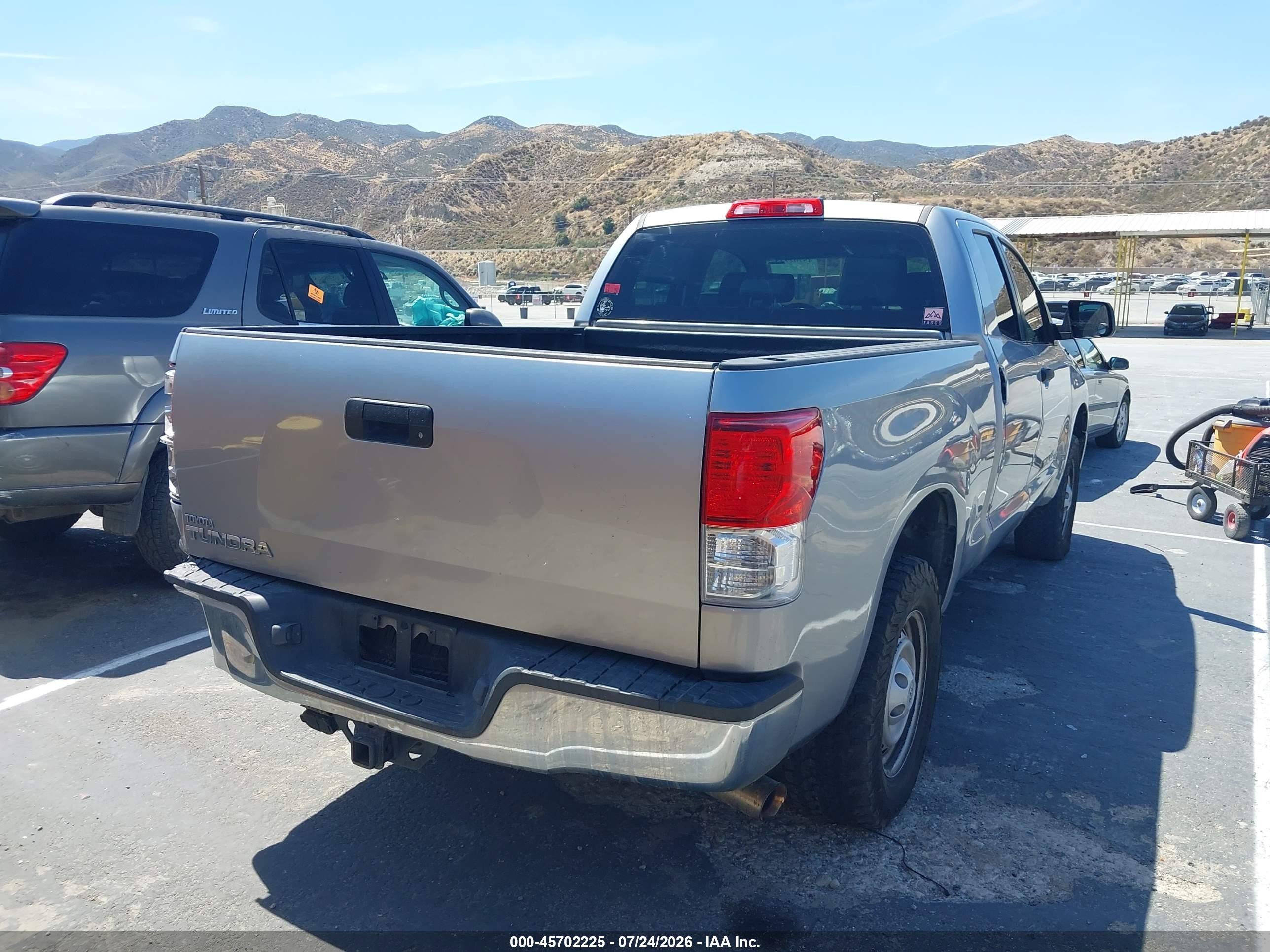 2010 Toyota Tundra Grade 4.6l V8 White vin: 5TFRM5F11AX013244