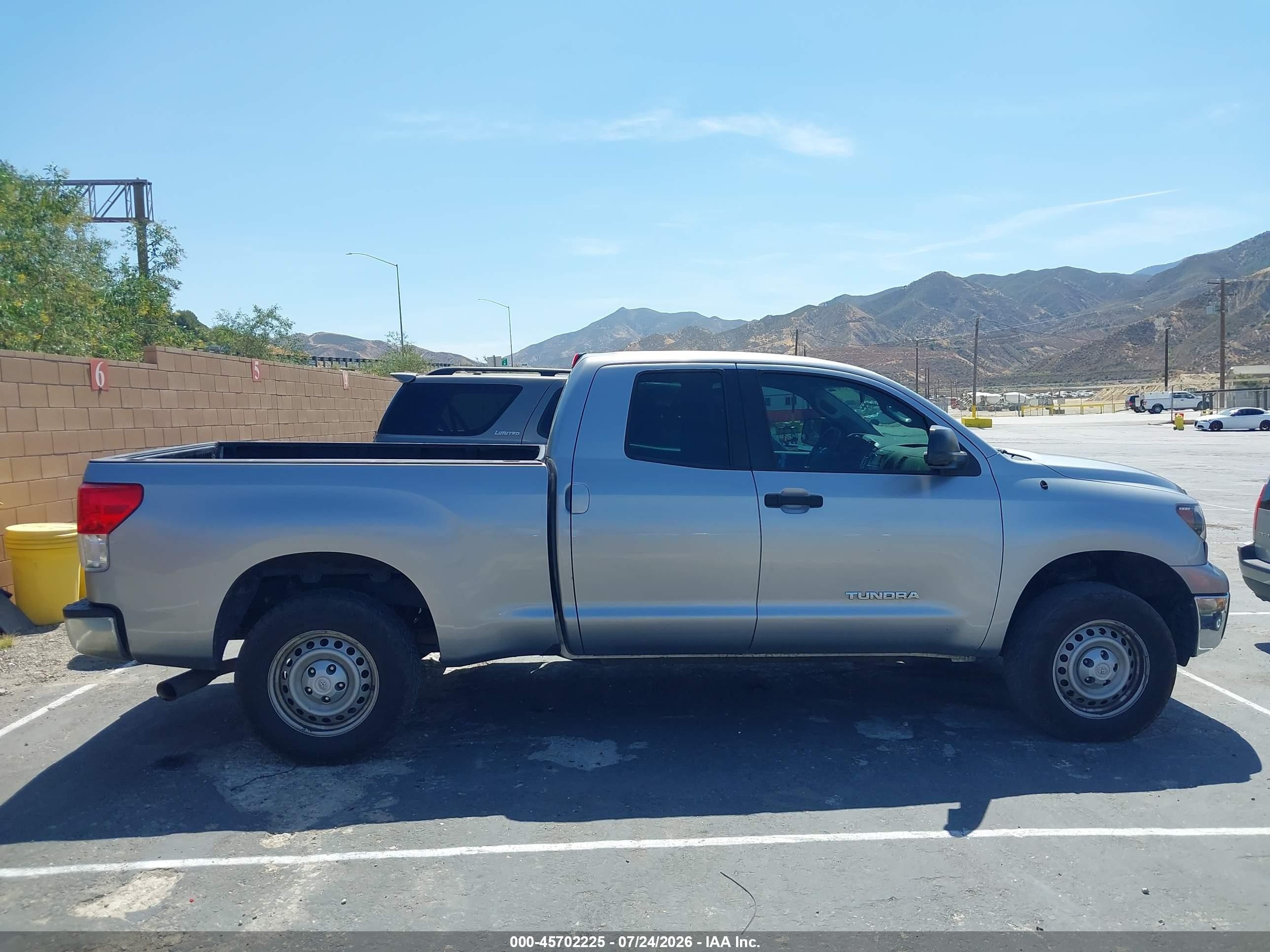 2010 Toyota Tundra Grade 4.6l V8 White vin: 5TFRM5F11AX013244