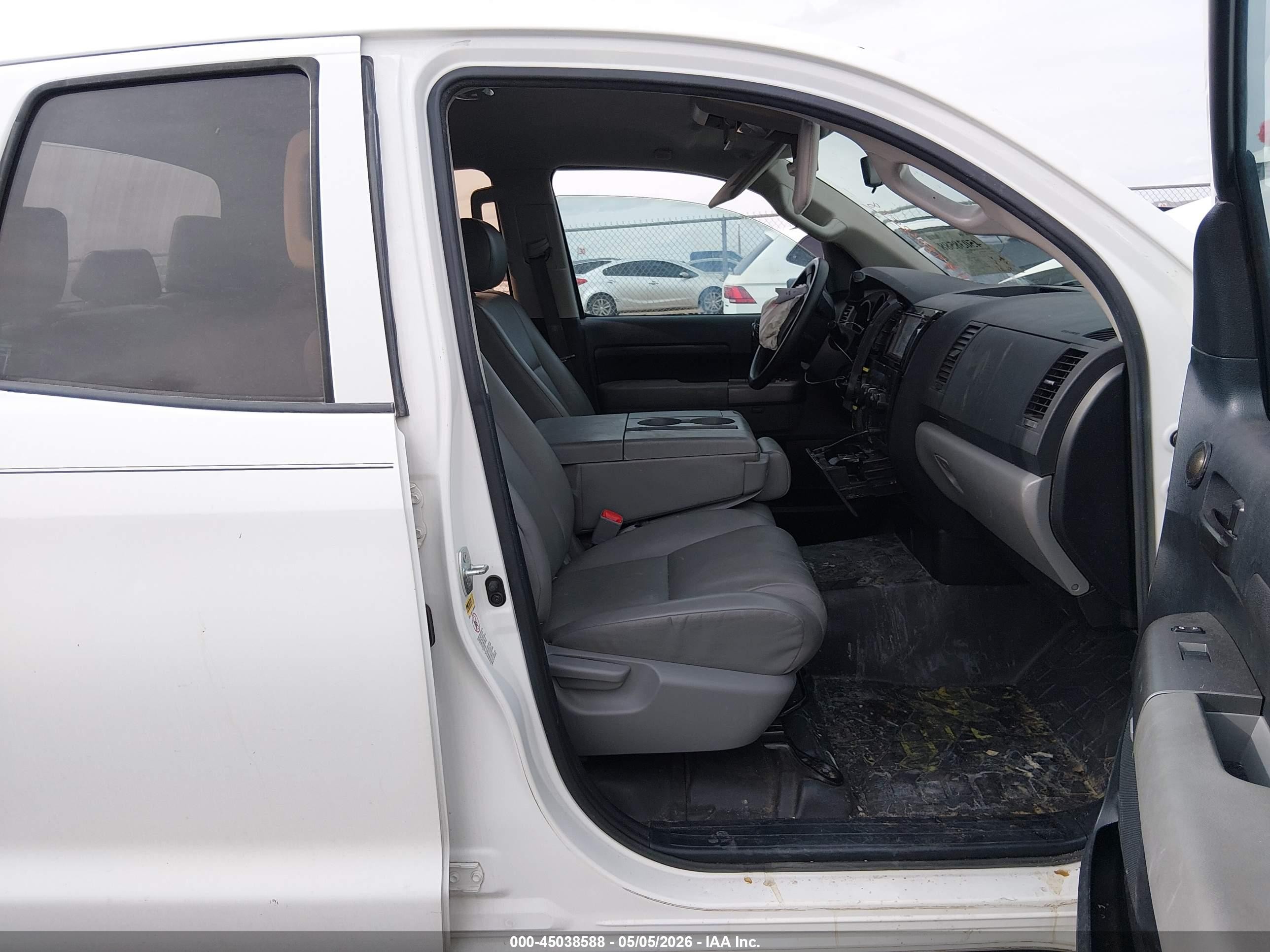 2010 Toyota Tundra Grade 4.6l V8 White vin: 5TFRM5F11AX015978