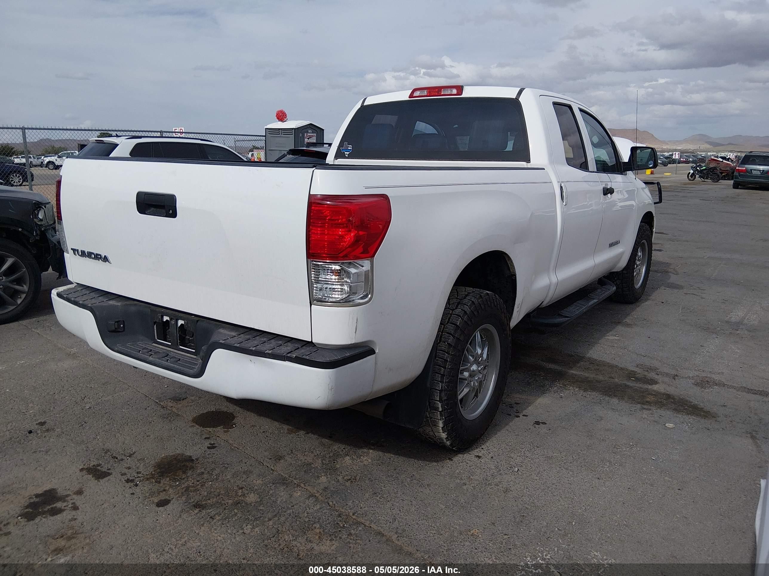 2010 Toyota Tundra Grade 4.6l V8 White vin: 5TFRM5F11AX015978