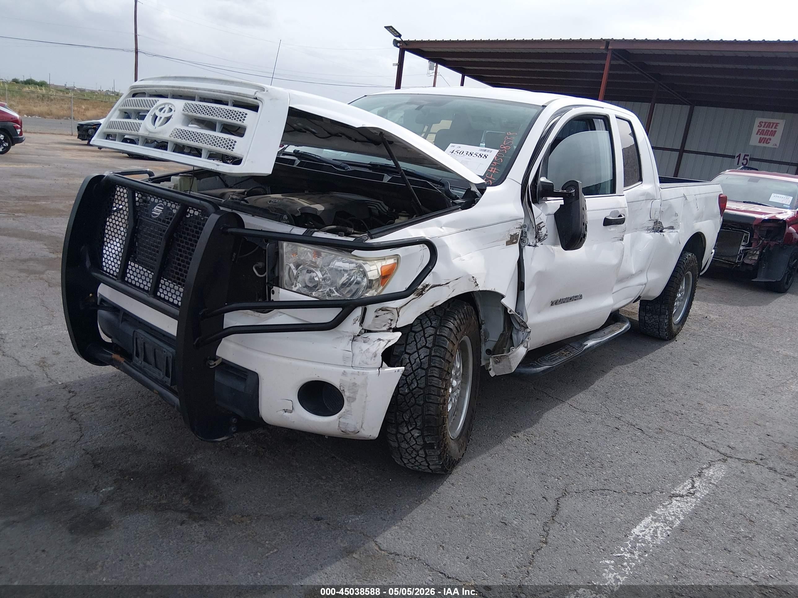 2010 Toyota Tundra Grade 4.6l V8 White vin: 5TFRM5F11AX015978