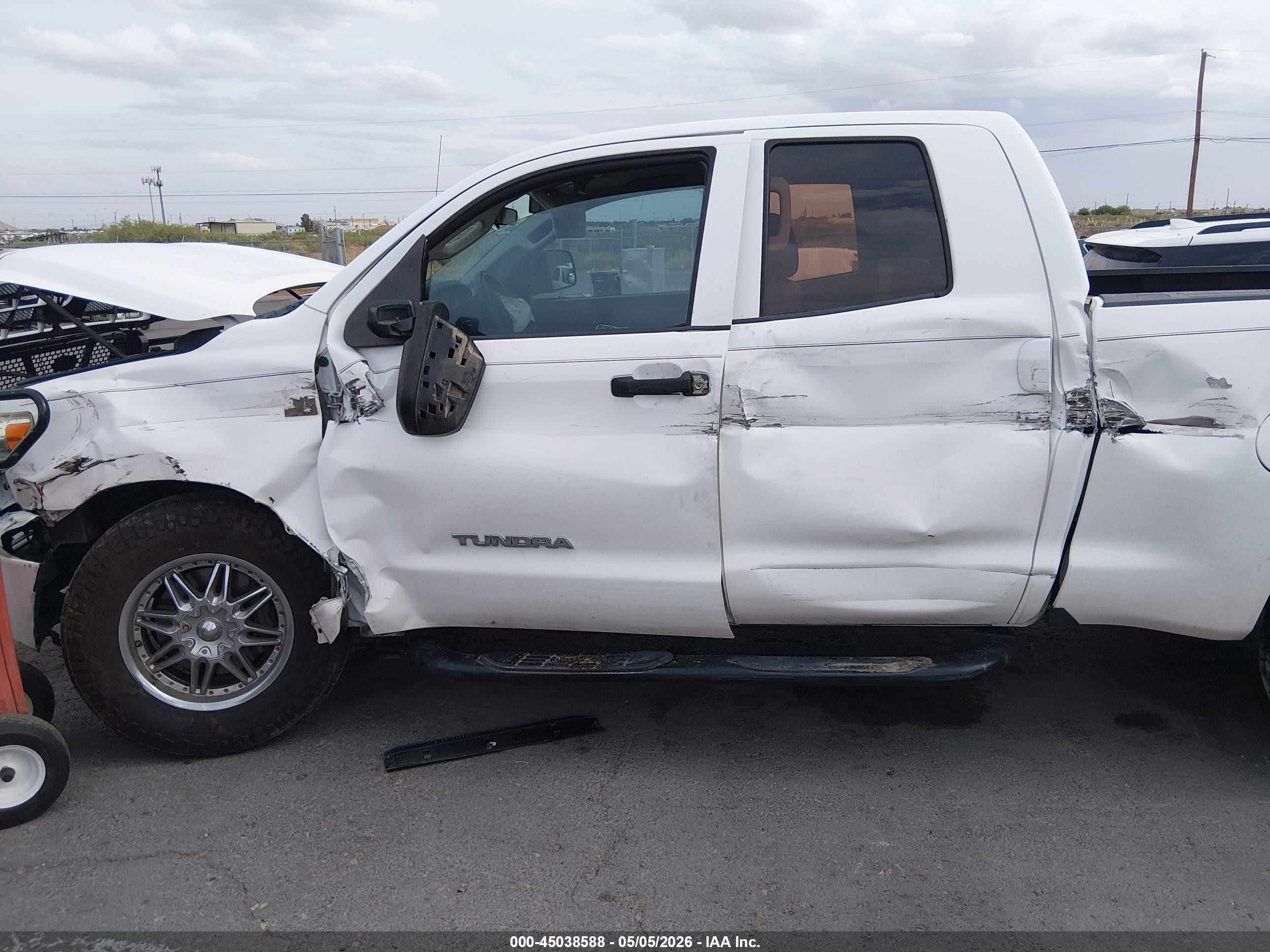 2010 Toyota Tundra Grade 4.6l V8 White vin: 5TFRM5F11AX015978