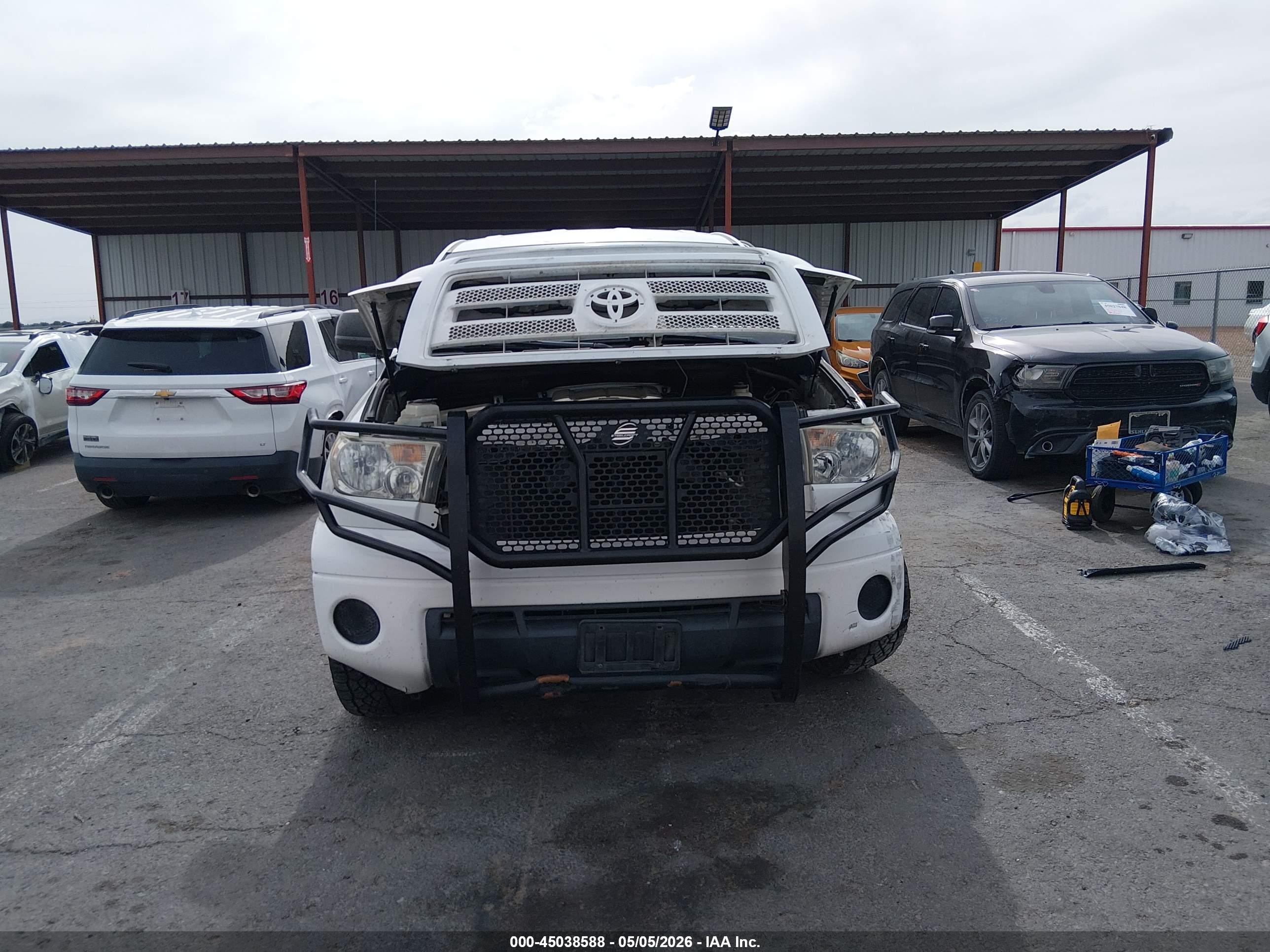 2010 Toyota Tundra Grade 4.6l V8 White vin: 5TFRM5F11AX015978