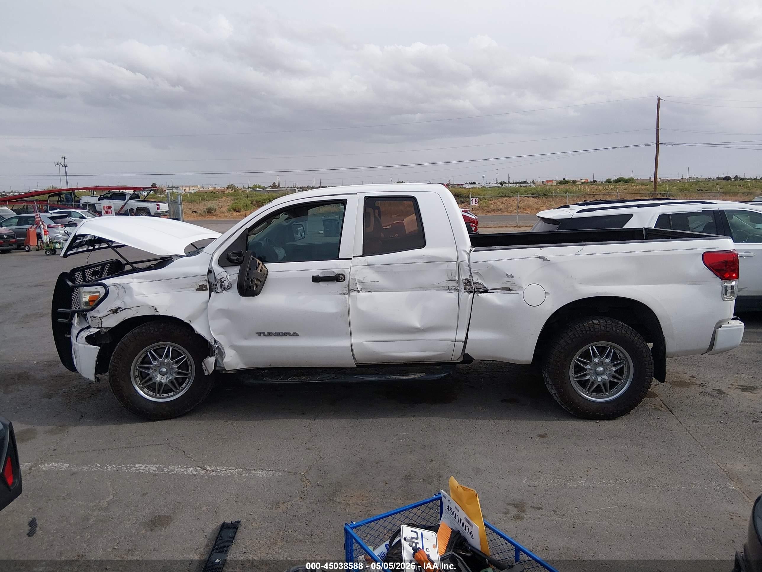 2010 Toyota Tundra Grade 4.6l V8 White vin: 5TFRM5F11AX015978