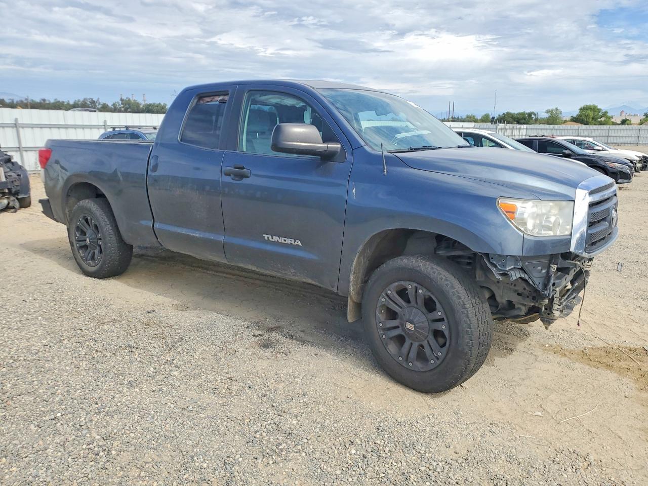 2010 Toyota Tundra Double Cab Sr5 Синий vin: 5TFRM5F11AX016421