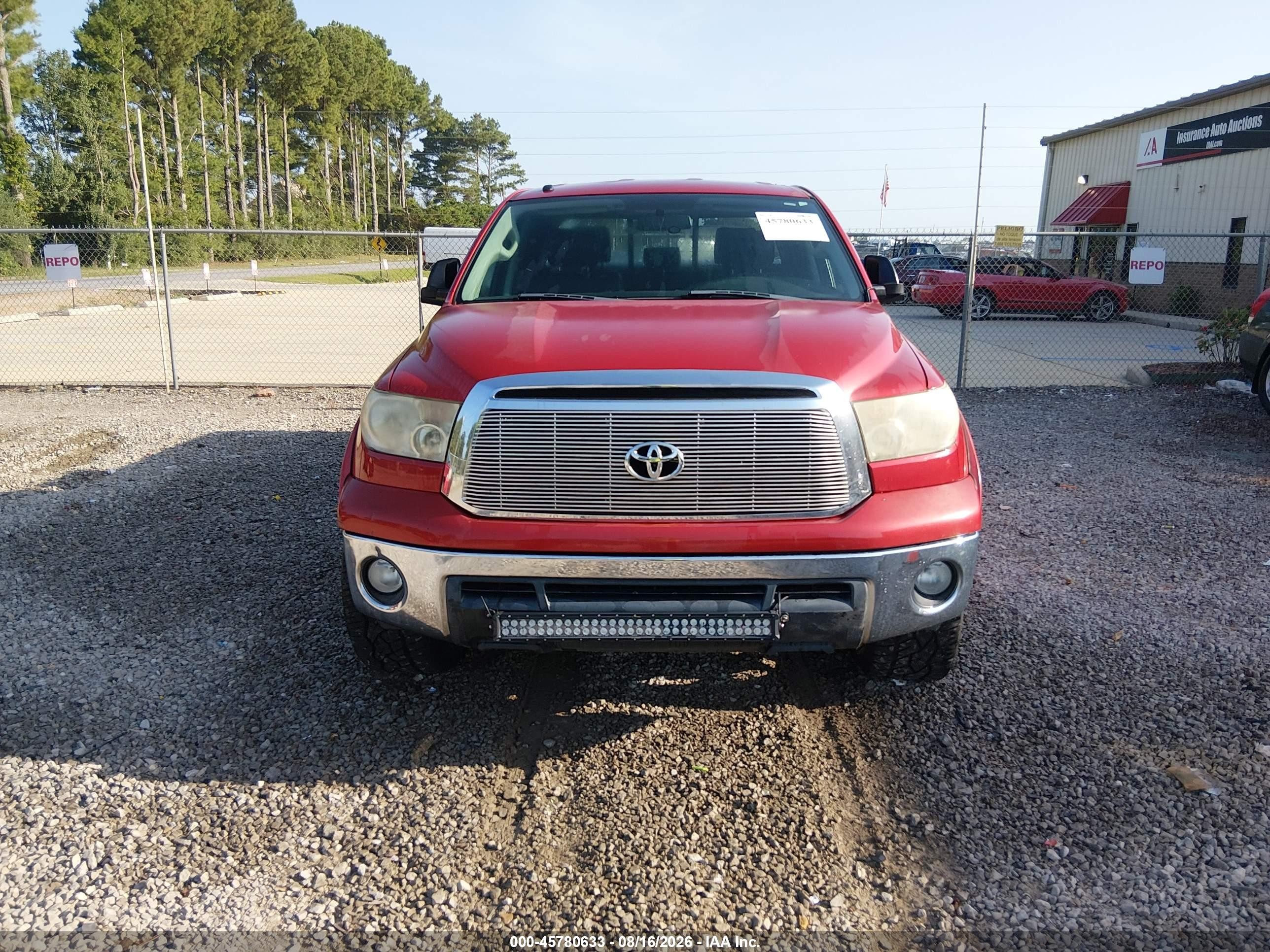 2011 Toyota Tundra Grade 4.6l V8 Red vin: 5TFRM5F11BX026657