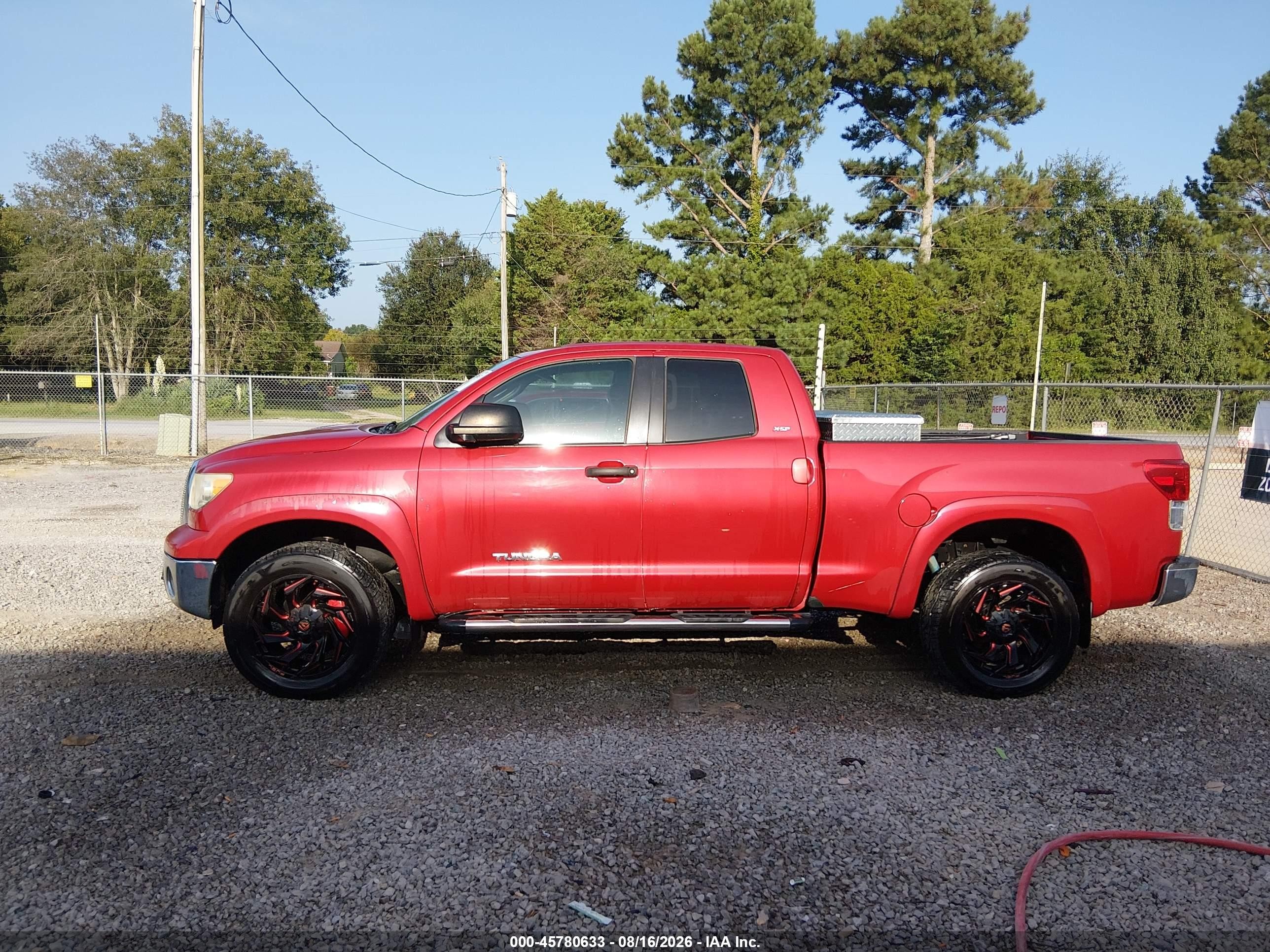 2011 Toyota Tundra Grade 4.6l V8 Red vin: 5TFRM5F11BX026657