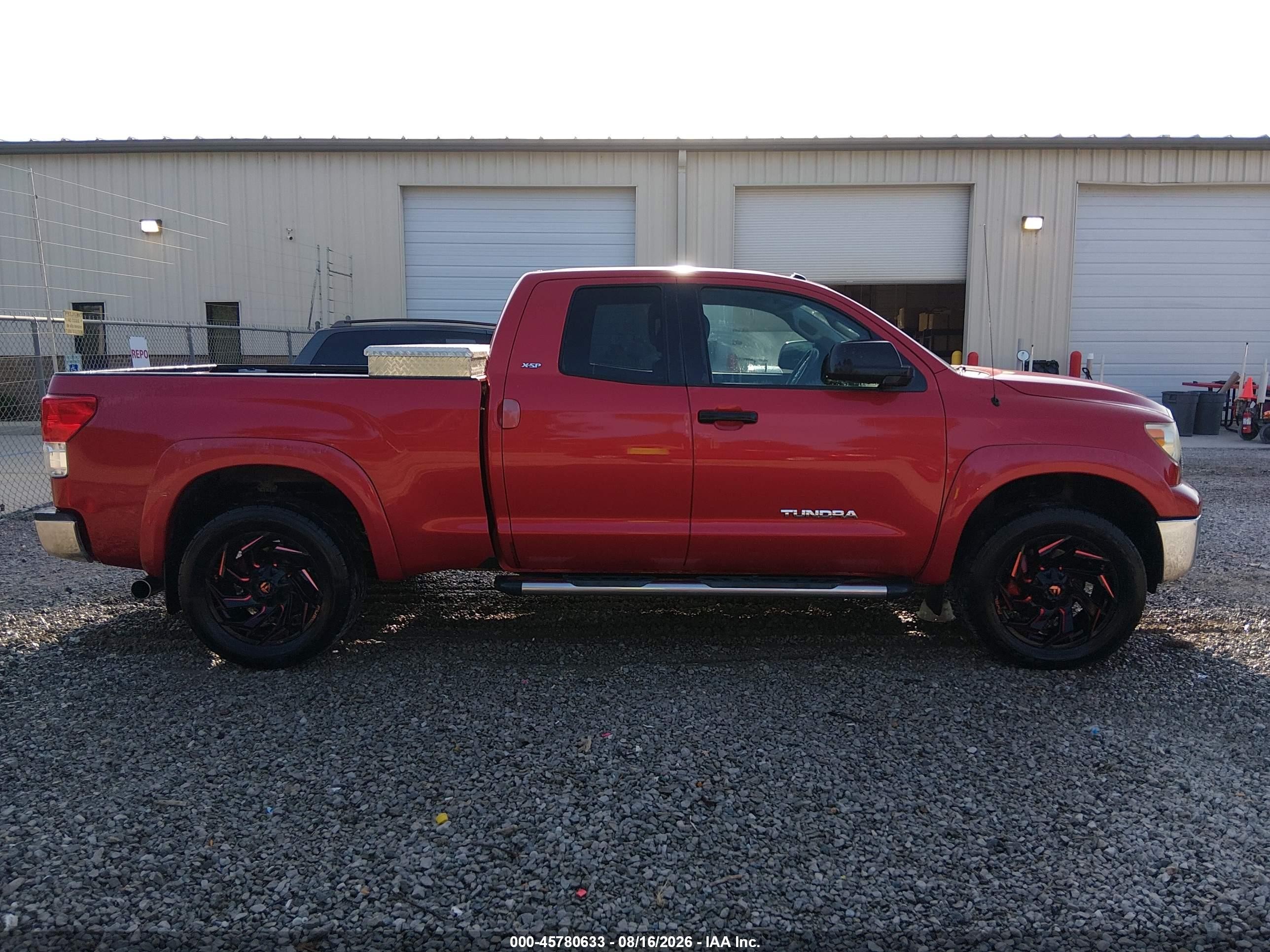 2011 Toyota Tundra Grade 4.6l V8 Red vin: 5TFRM5F11BX026657
