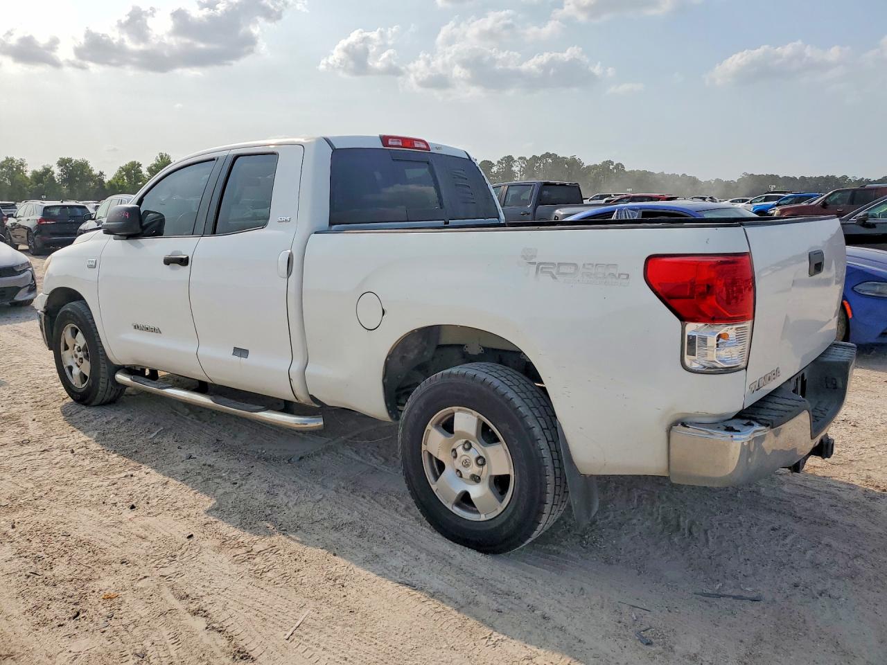 2011 Toyota Tundra Double Cab Sr5 White vin: 5TFRM5F11BX028411