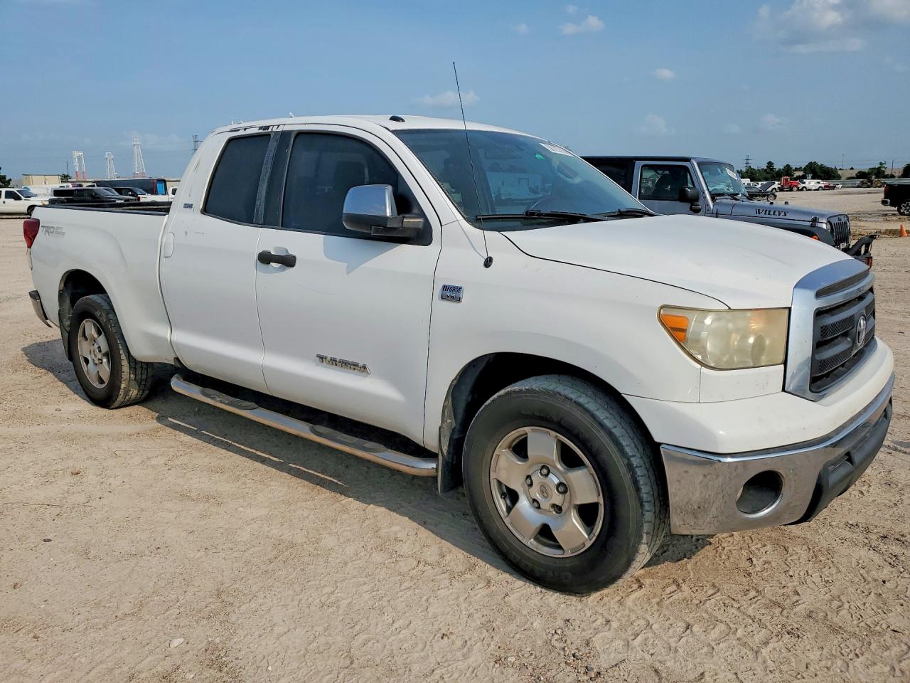 2011 Toyota Tundra Double Cab Sr5 White vin: 5TFRM5F11BX028411