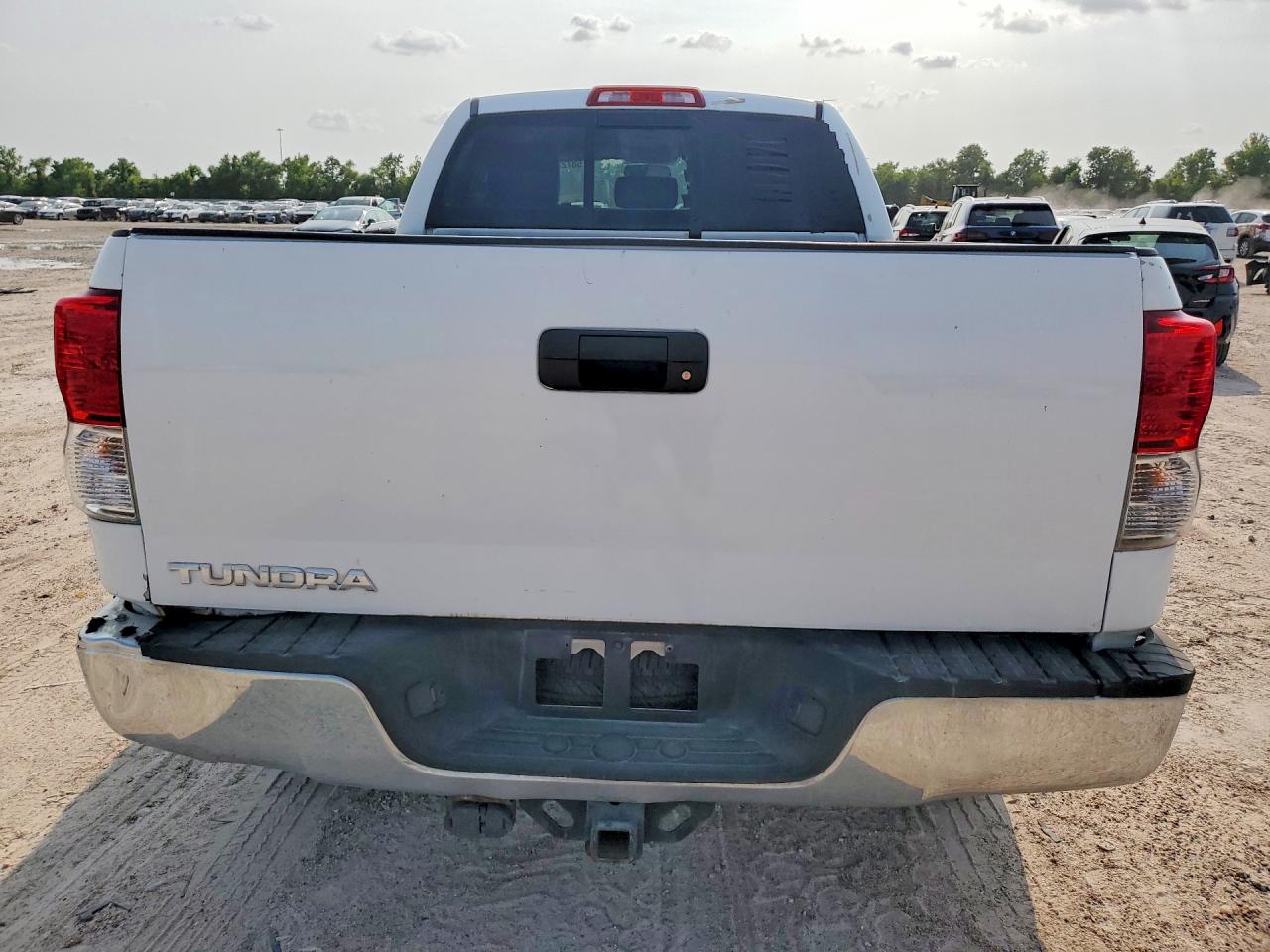 2011 Toyota Tundra Double Cab Sr5 White vin: 5TFRM5F11BX028411