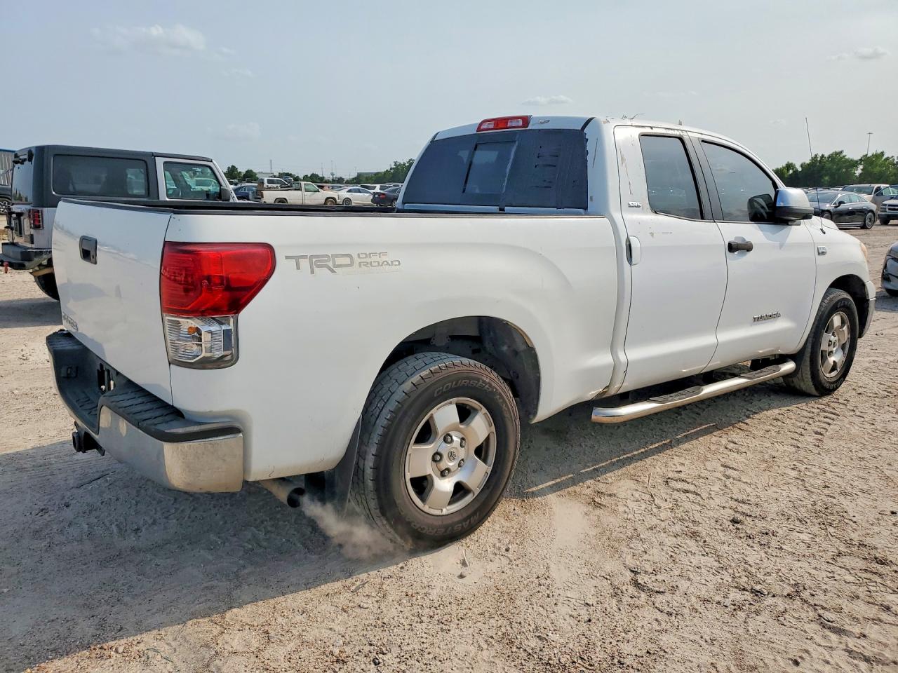 2011 Toyota Tundra Double Cab Sr5 White vin: 5TFRM5F11BX028411