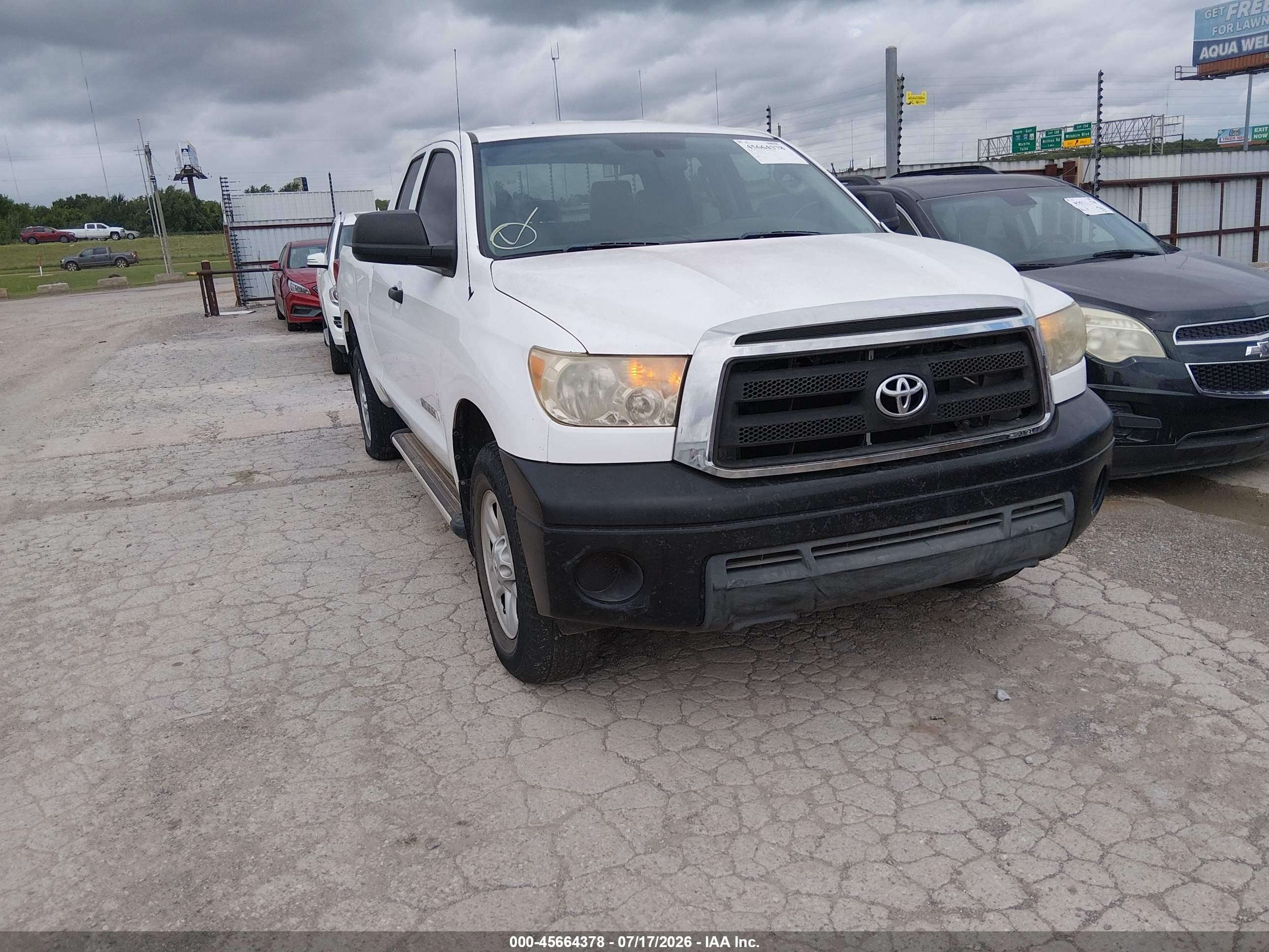2013 Toyota Tundra Grade 4.6l V8 White vin: 5TFRM5F11DX055840