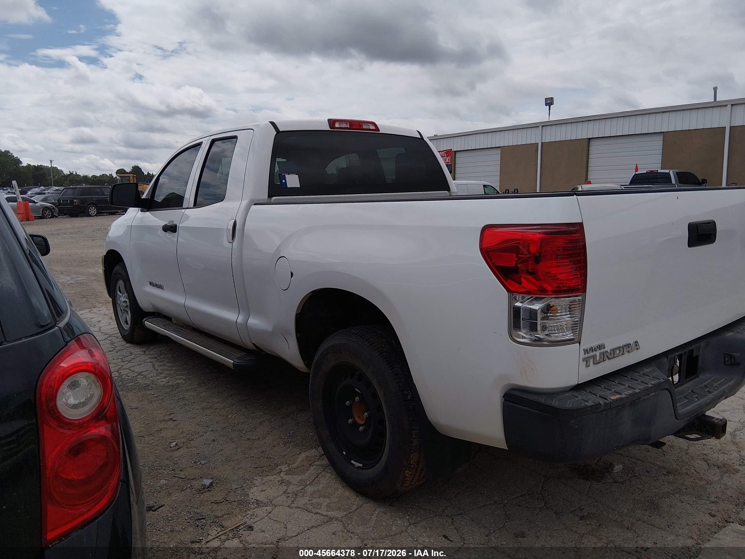 2013 Toyota Tundra Grade 4.6l V8 White vin: 5TFRM5F11DX055840