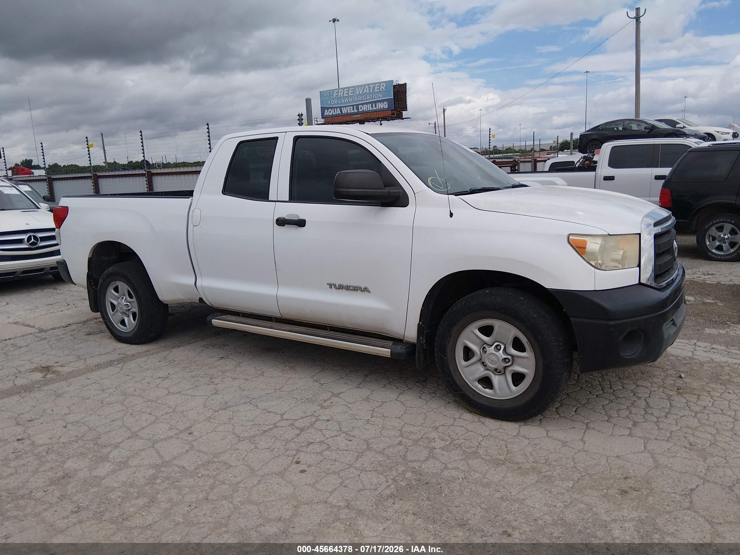2013 Toyota Tundra Grade 4.6l V8 White vin: 5TFRM5F11DX055840