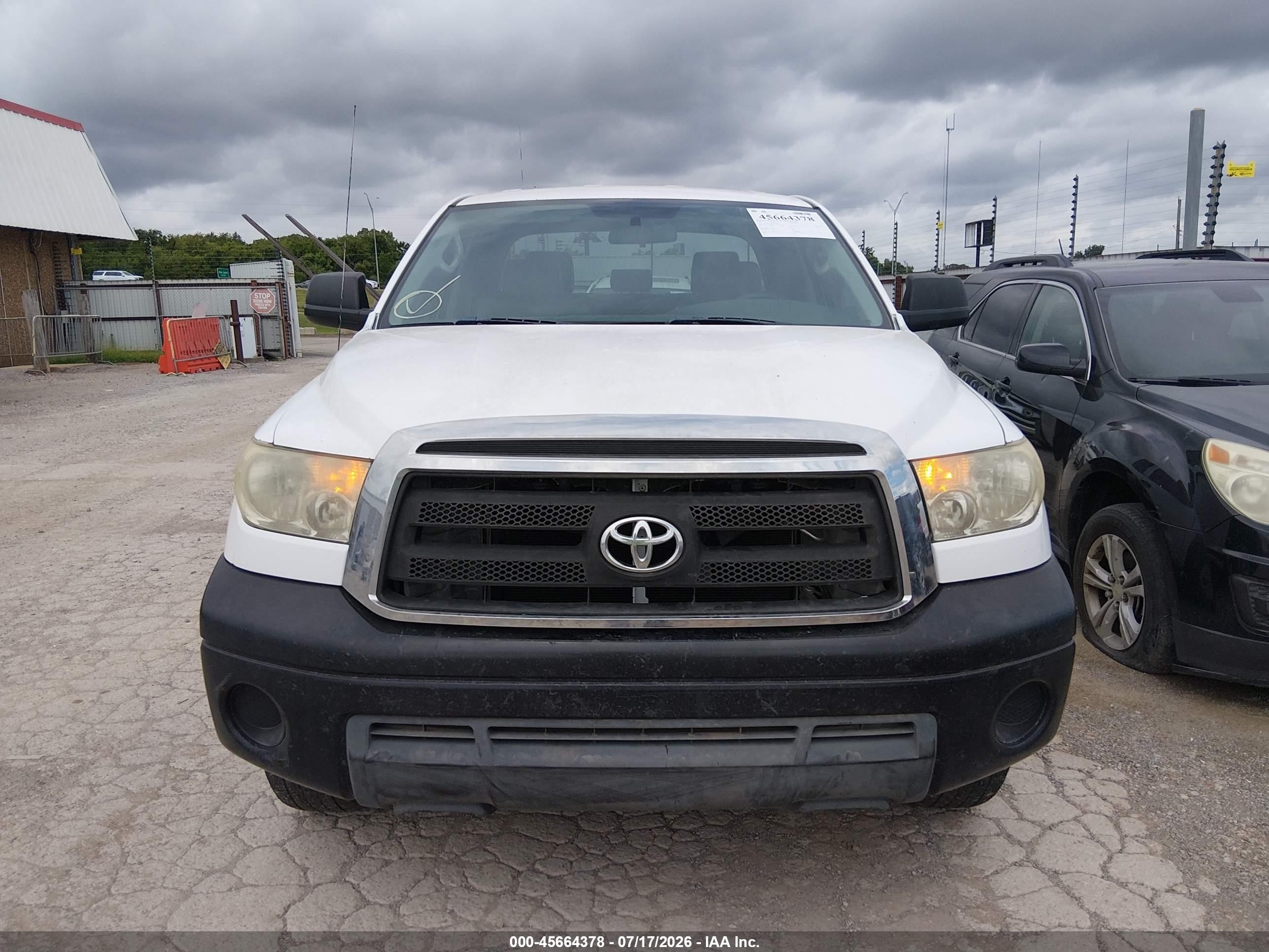 2013 Toyota Tundra Grade 4.6l V8 White vin: 5TFRM5F11DX055840