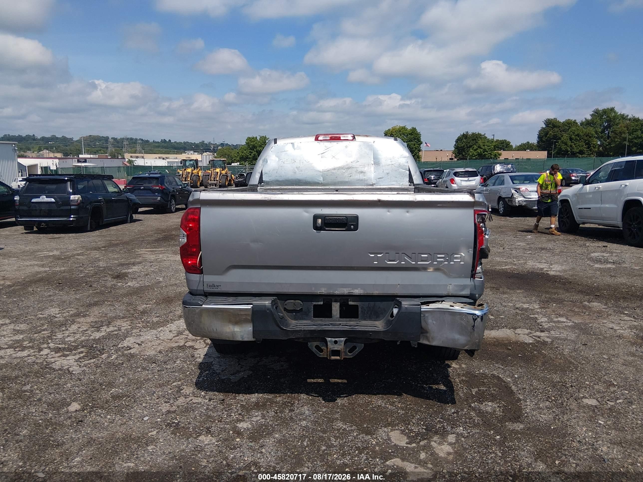 2014 Toyota Tundra Sr5 4.6l V8 Silver vin: 5TFRM5F11EX073711