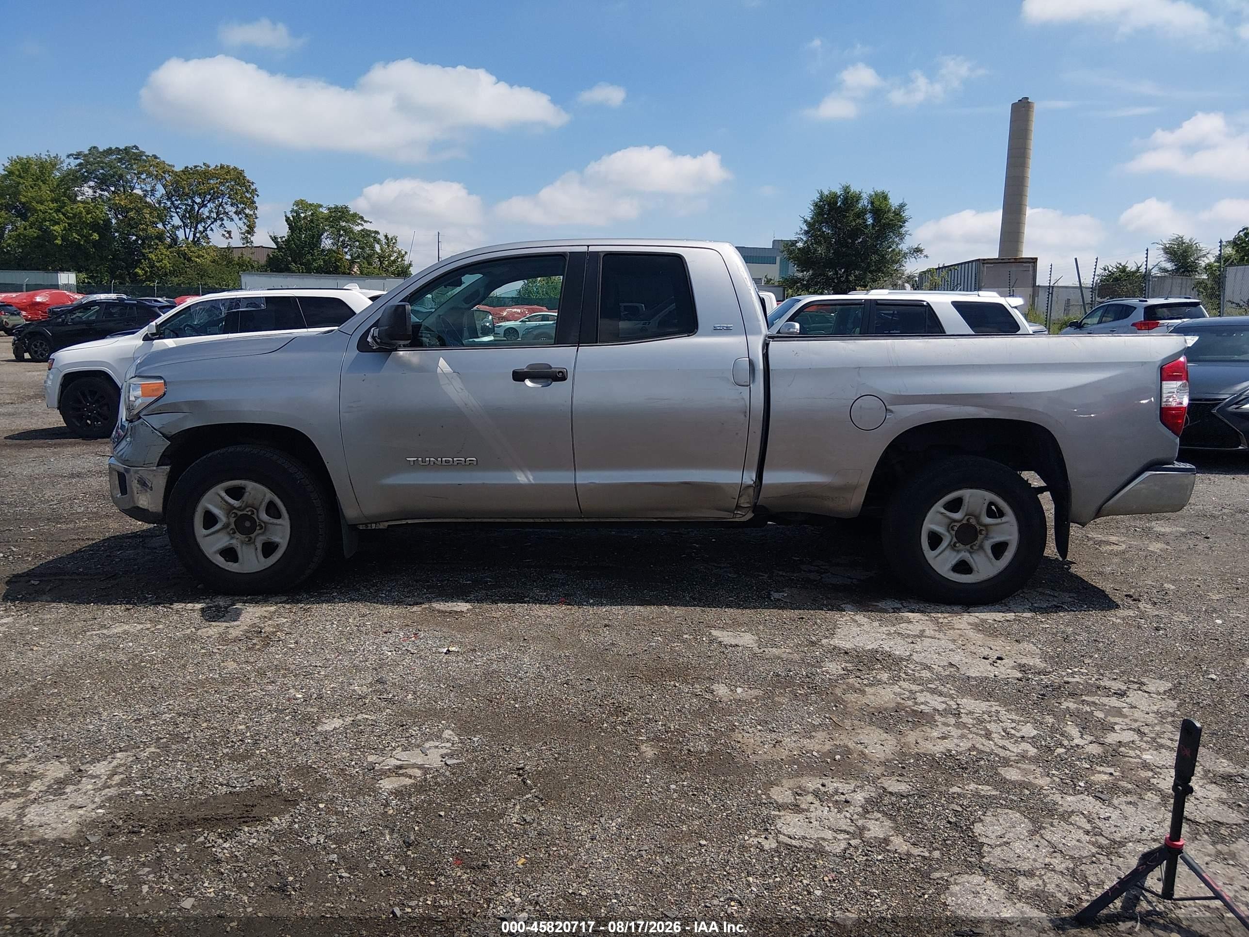 2014 Toyota Tundra Sr5 4.6l V8 Silver vin: 5TFRM5F11EX073711