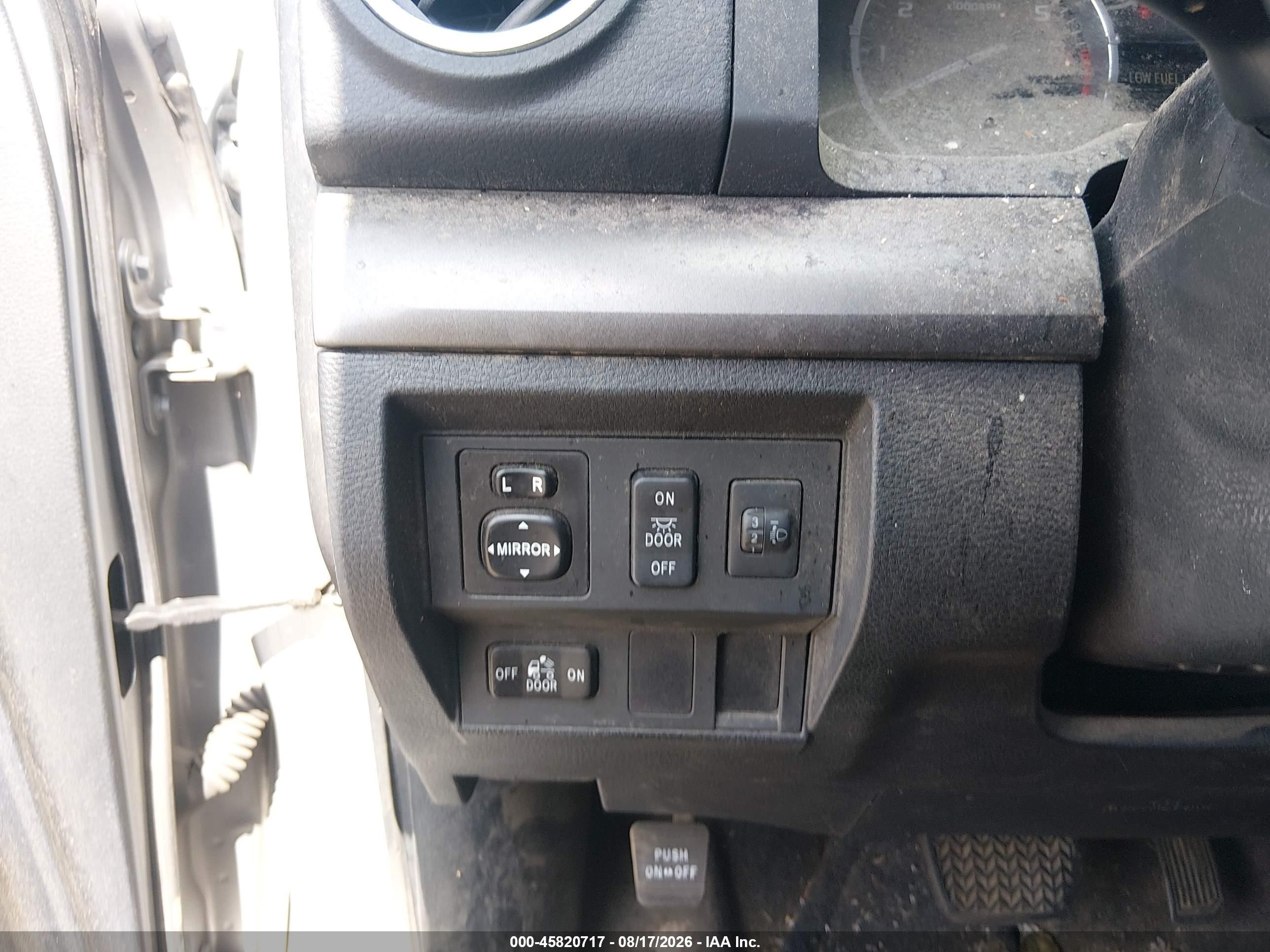 2014 Toyota Tundra Sr5 4.6l V8 Silver vin: 5TFRM5F11EX073711