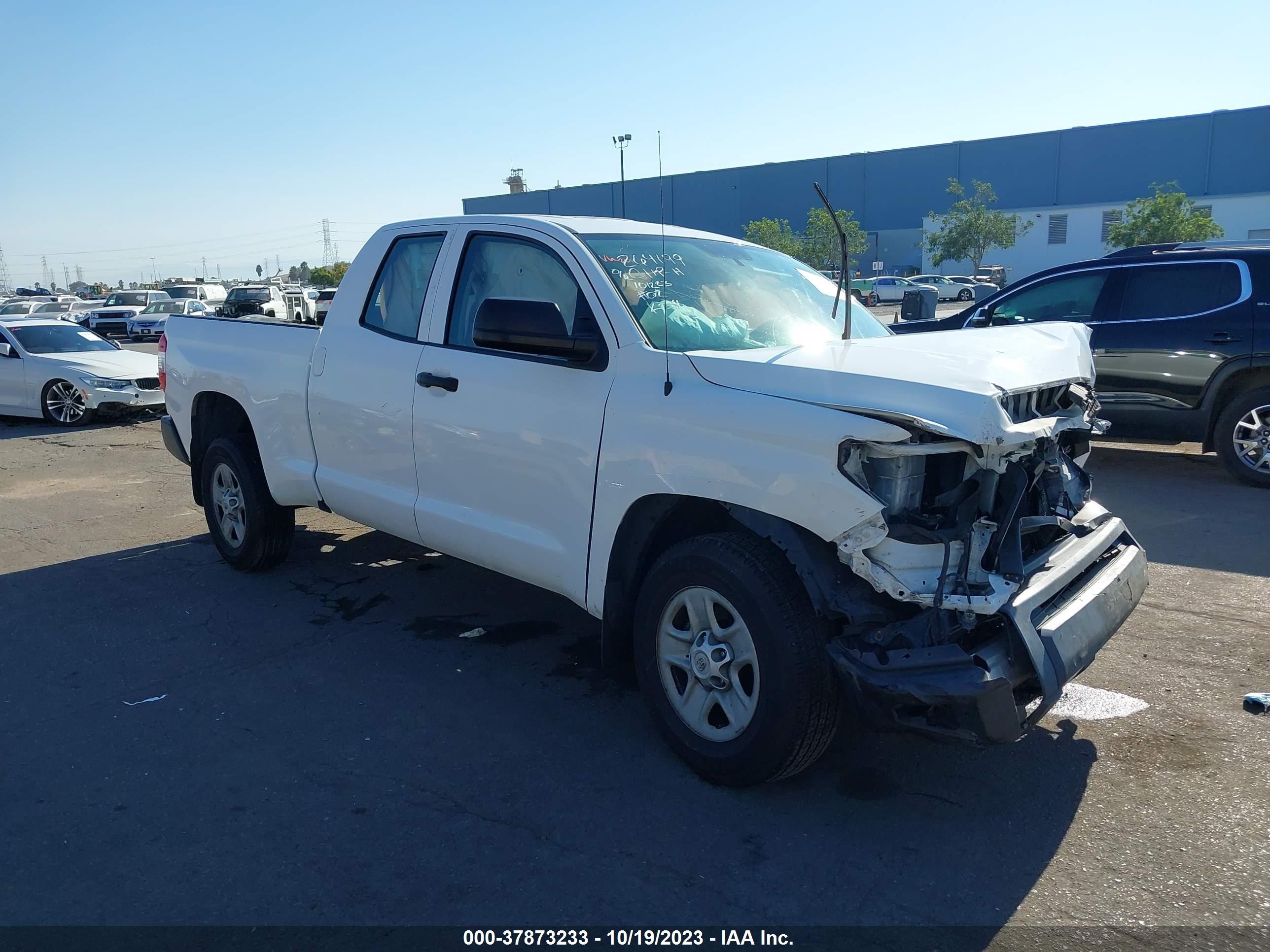 2015 Toyota Tundra Sr 4.6l V8 Белый vin: 5TFRM5F11FX092437
