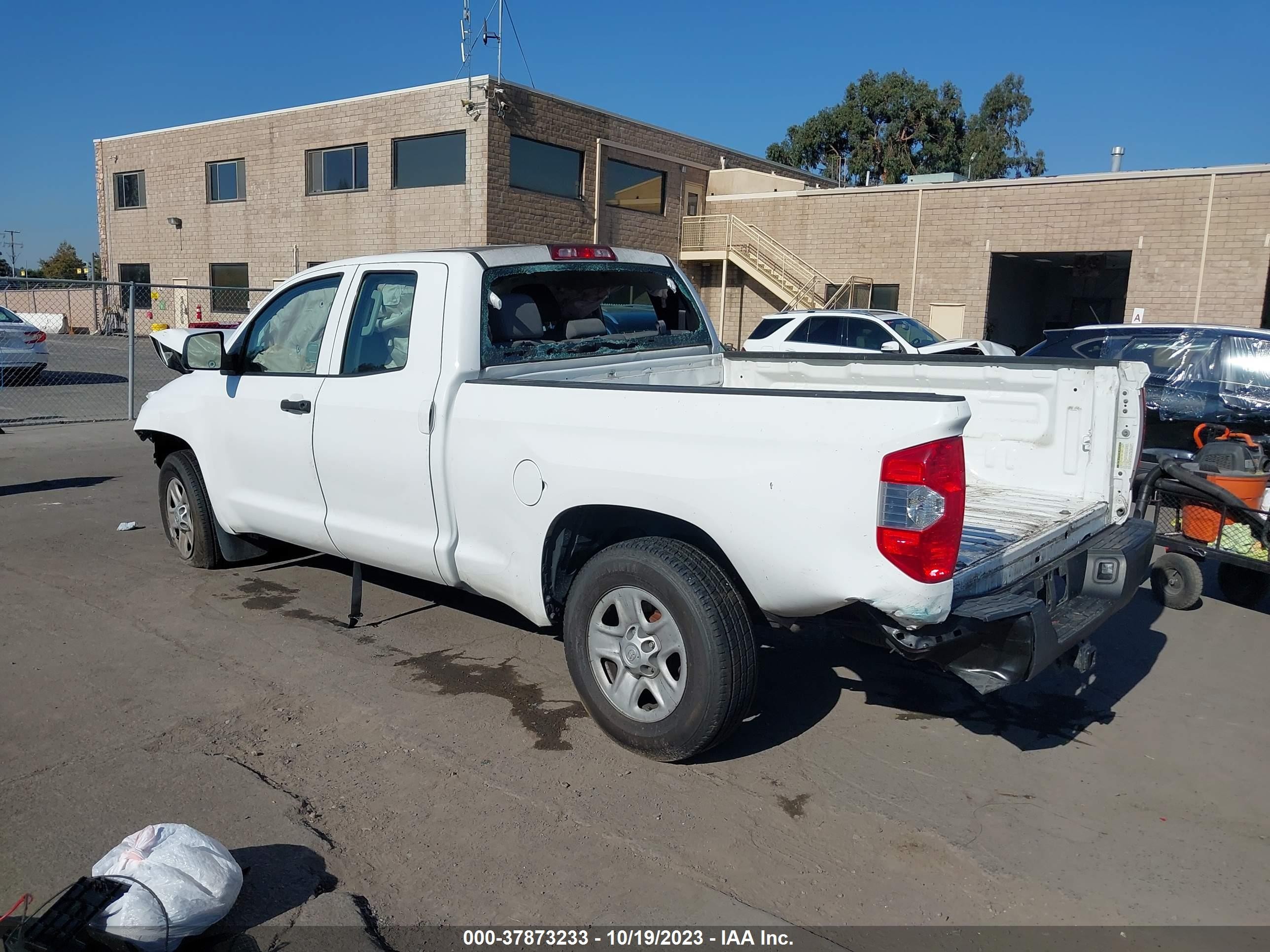 2015 Toyota Tundra Sr 4.6l V8 Белый vin: 5TFRM5F11FX092437
