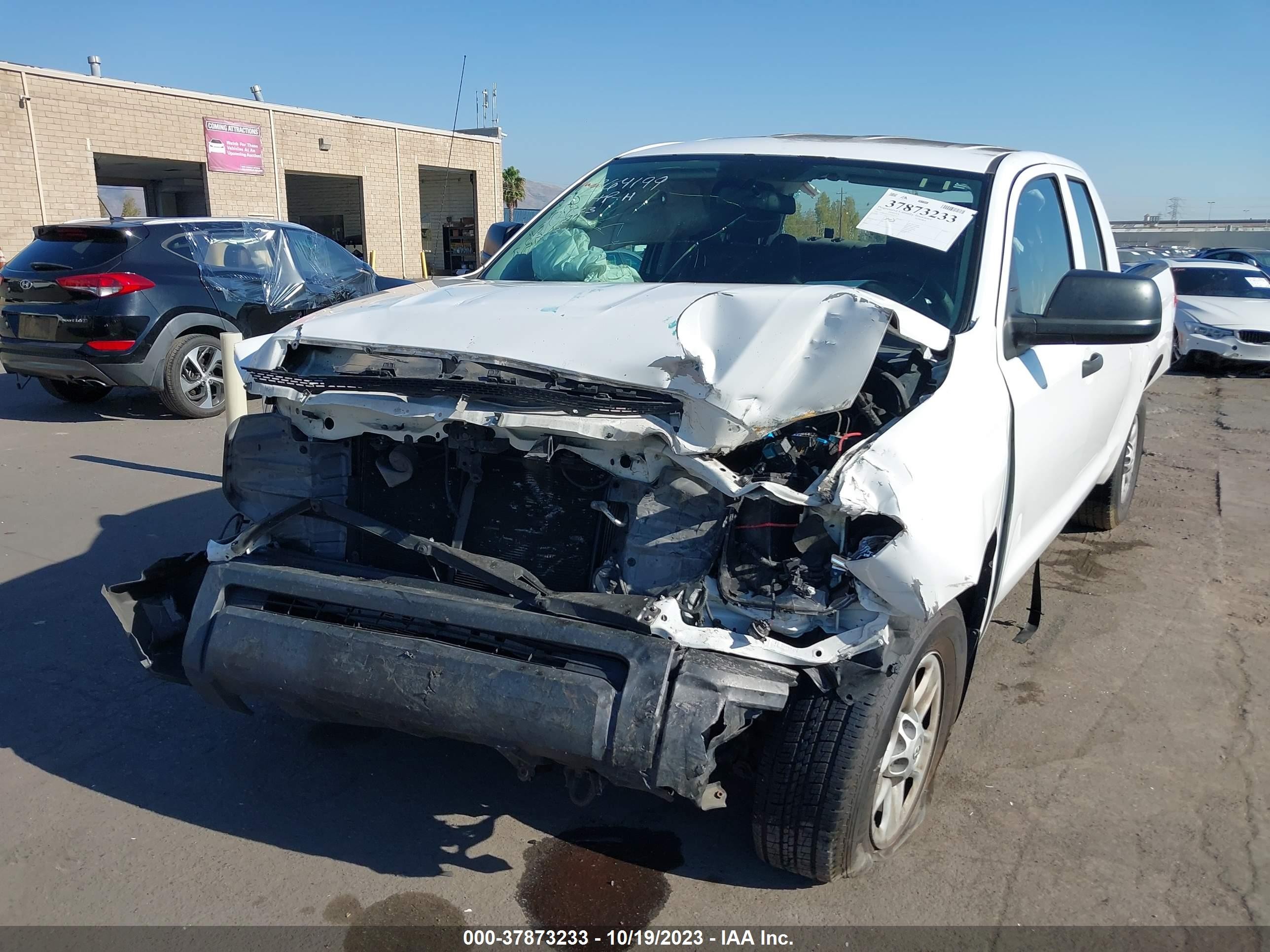 2015 Toyota Tundra Sr 4.6l V8 Белый vin: 5TFRM5F11FX092437