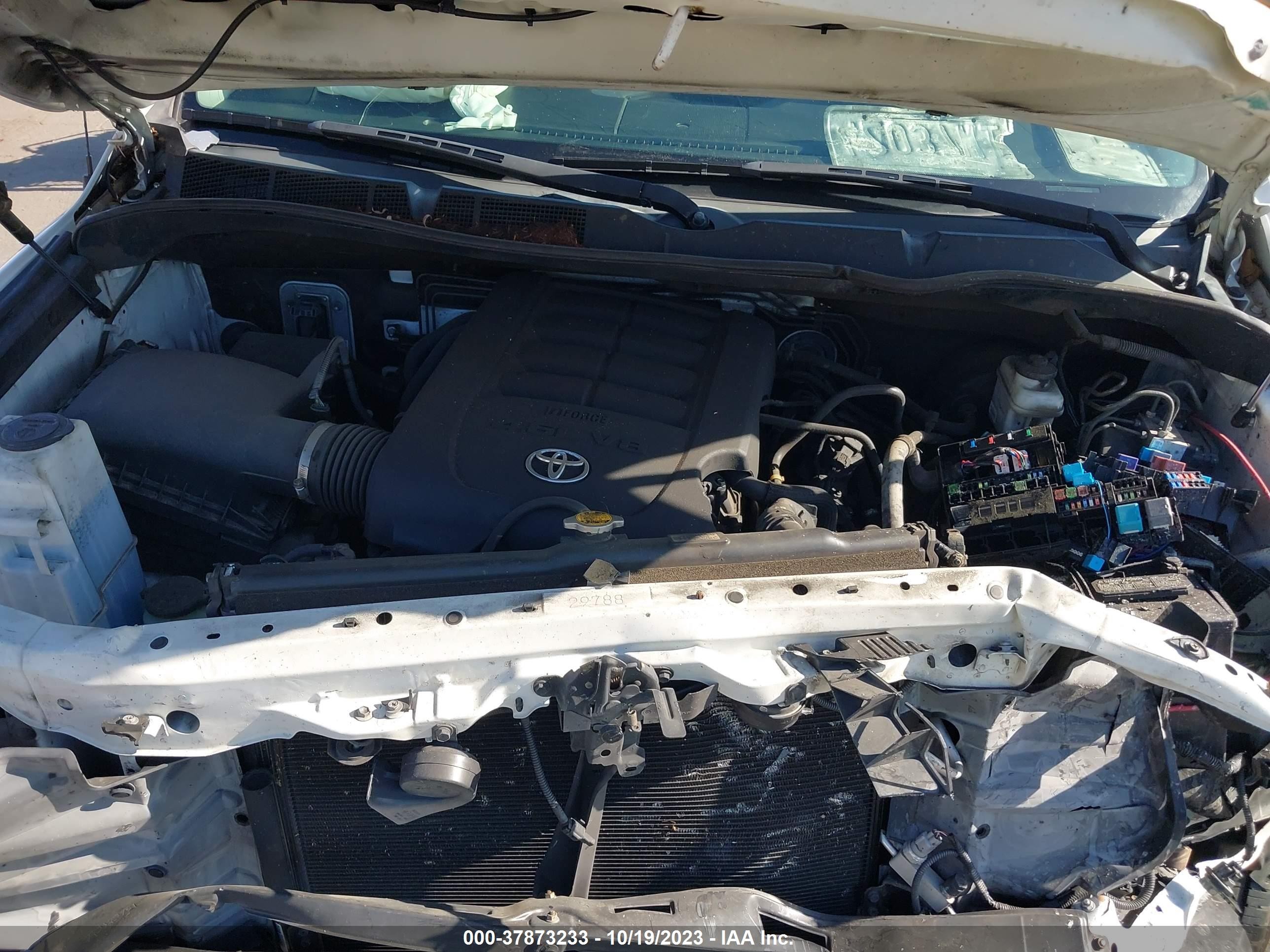 2015 Toyota Tundra Sr 4.6l V8 Белый vin: 5TFRM5F11FX092437