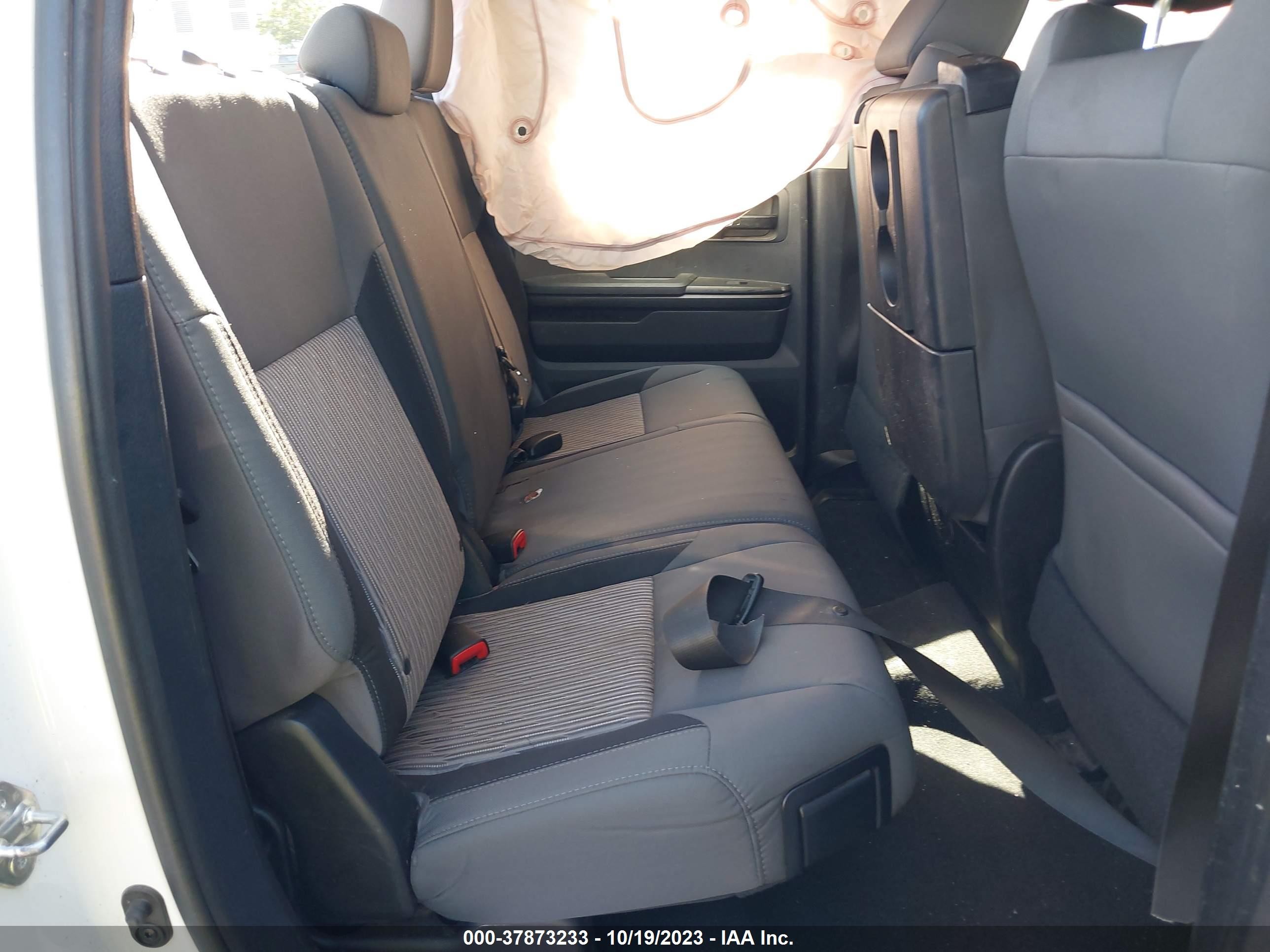 2015 Toyota Tundra Sr 4.6l V8 Белый vin: 5TFRM5F11FX092437
