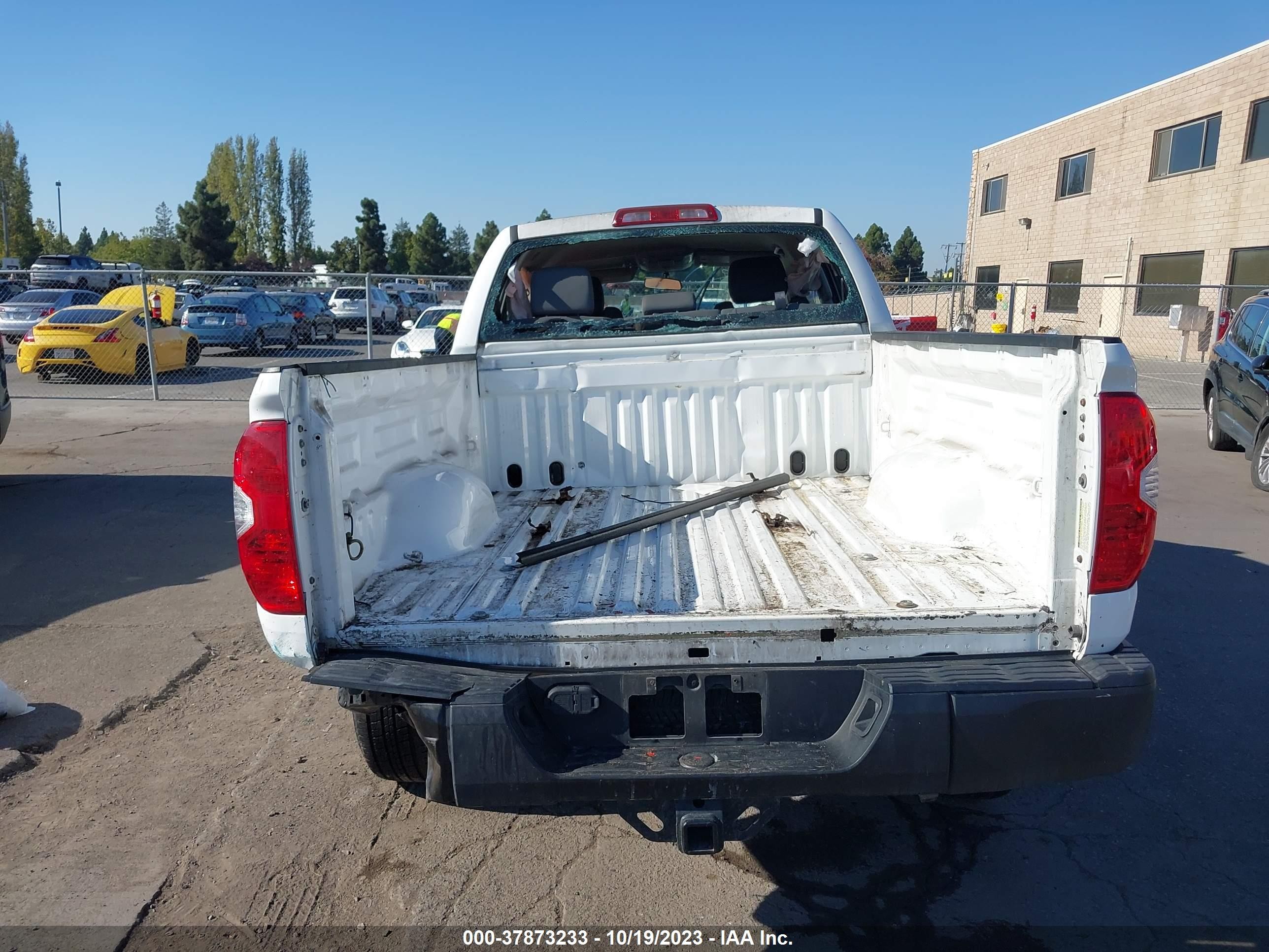 2015 Toyota Tundra Sr 4.6l V8 Белый vin: 5TFRM5F11FX092437