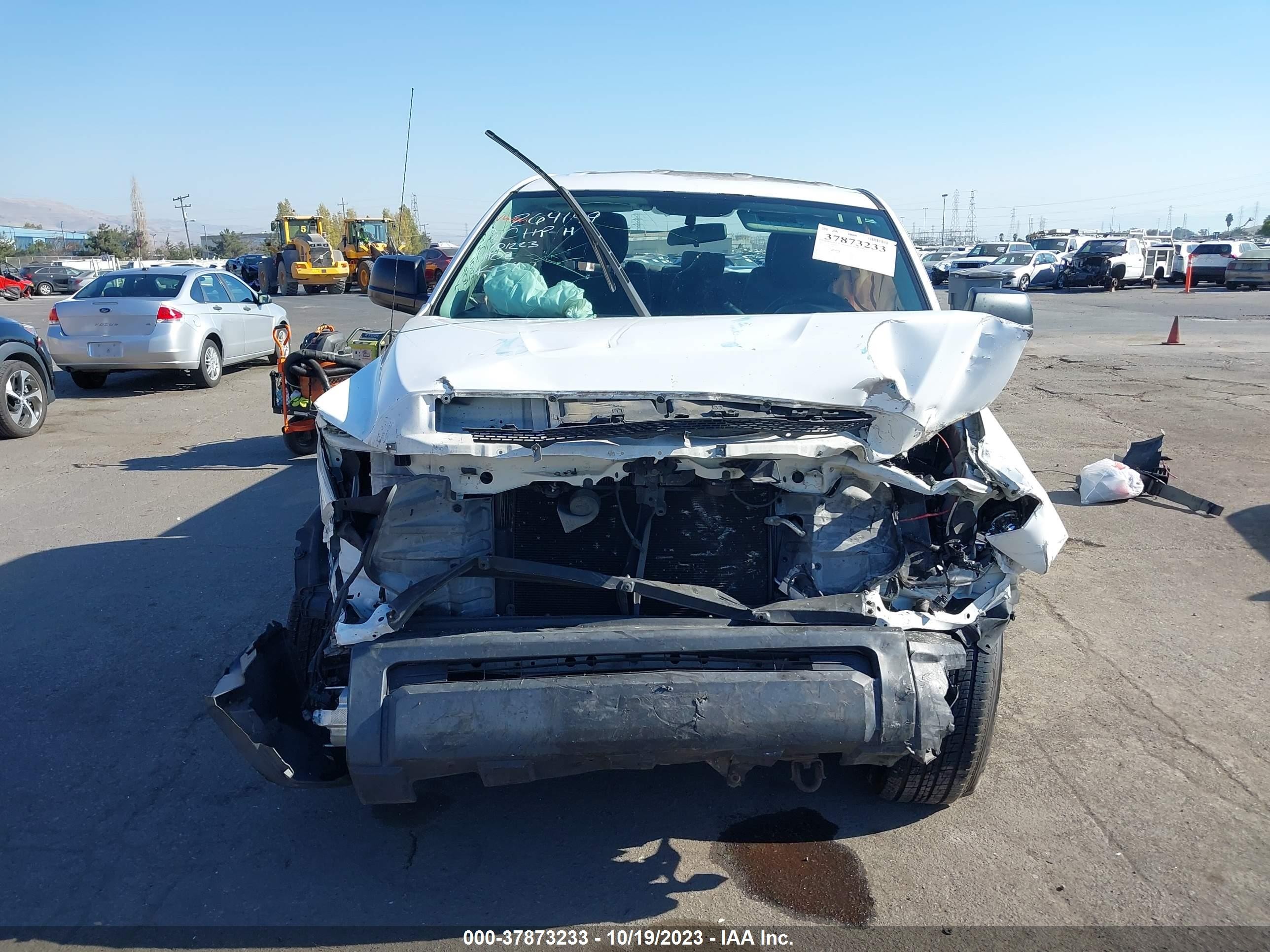 2015 Toyota Tundra Sr 4.6l V8 Белый vin: 5TFRM5F11FX092437