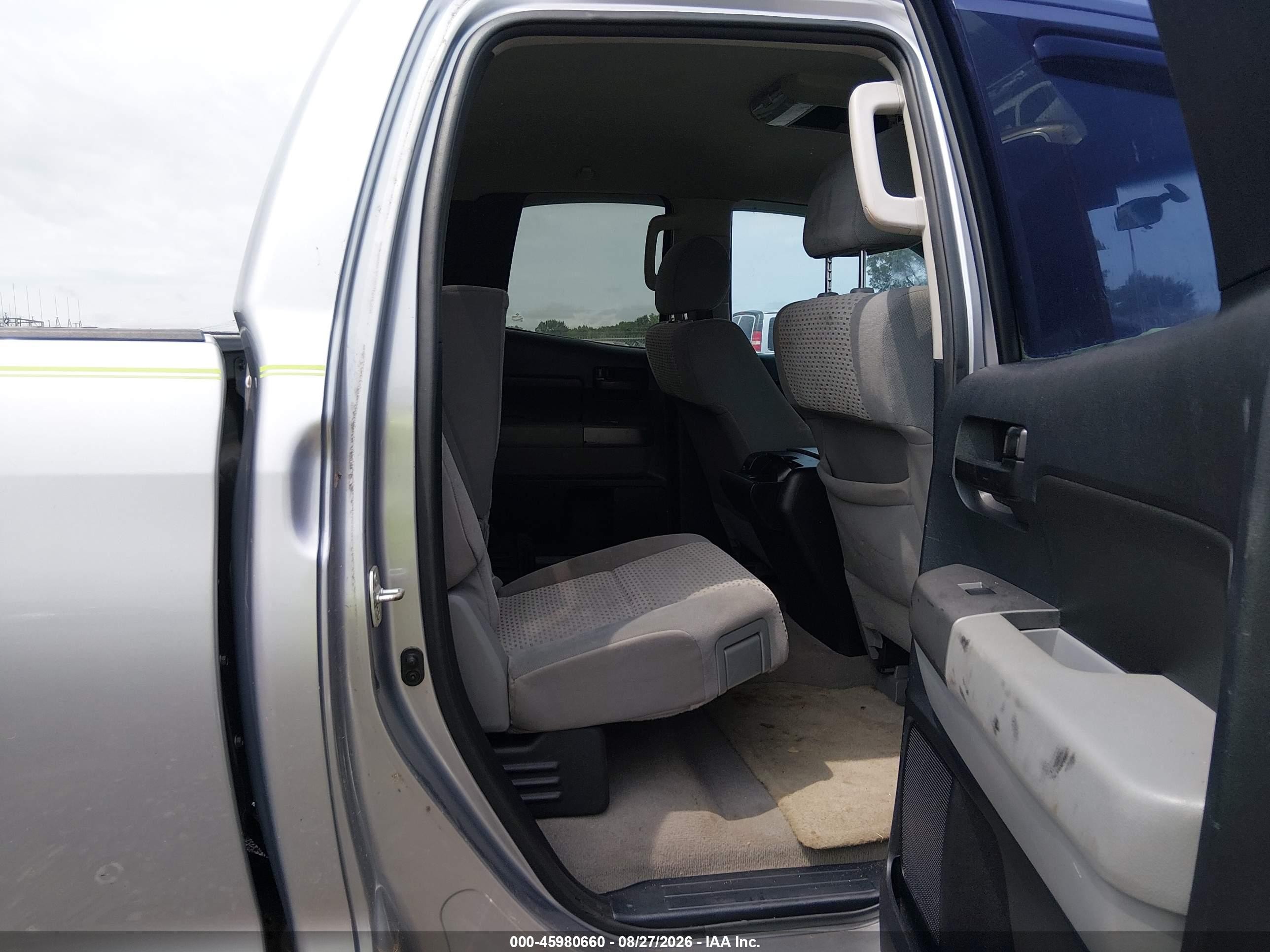 2010 Toyota Tundra Grade 4.6l V8 Серебряный vin: 5TFRM5F12AX015438