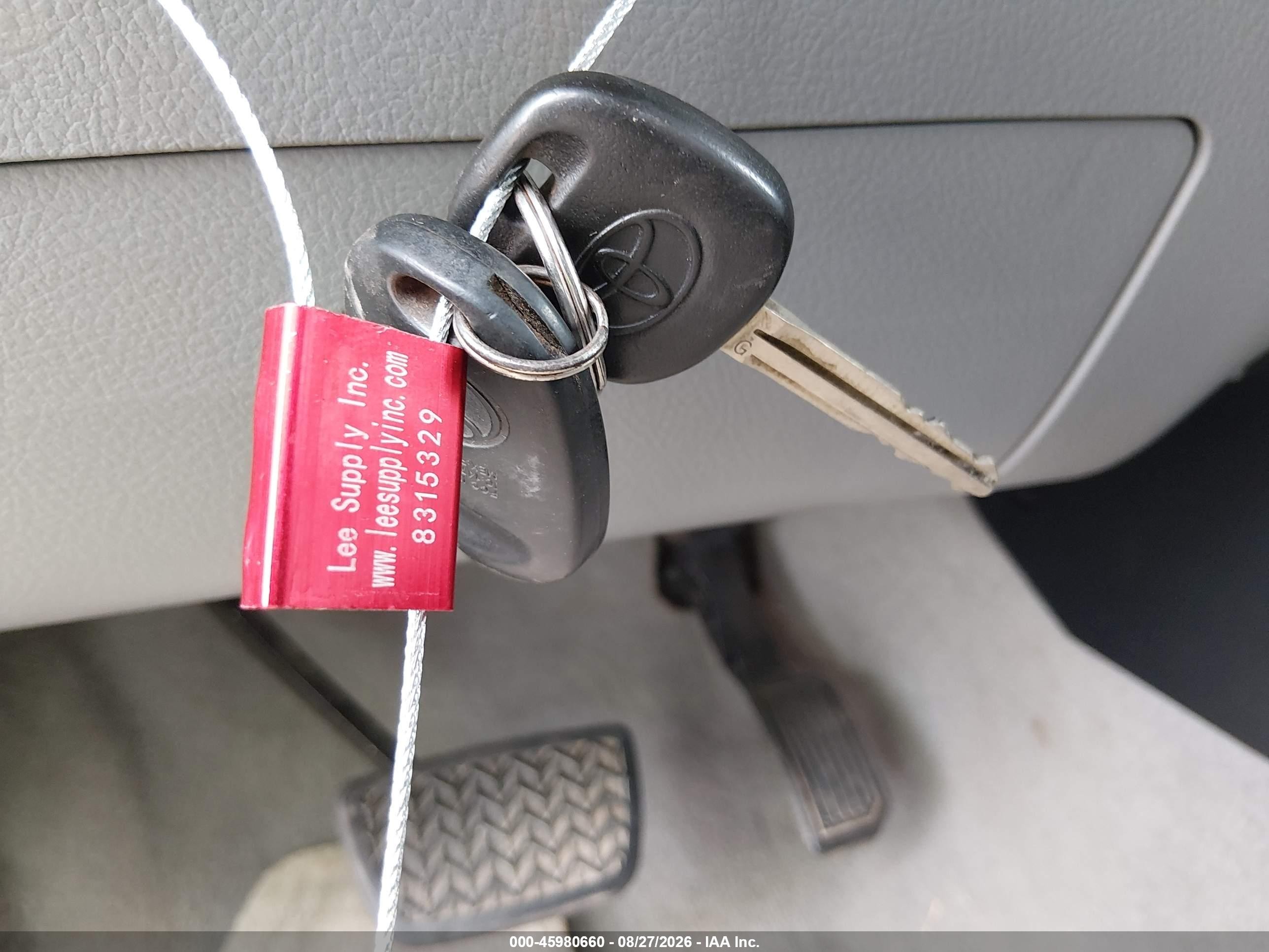 2010 Toyota Tundra Grade 4.6l V8 Серебряный vin: 5TFRM5F12AX015438