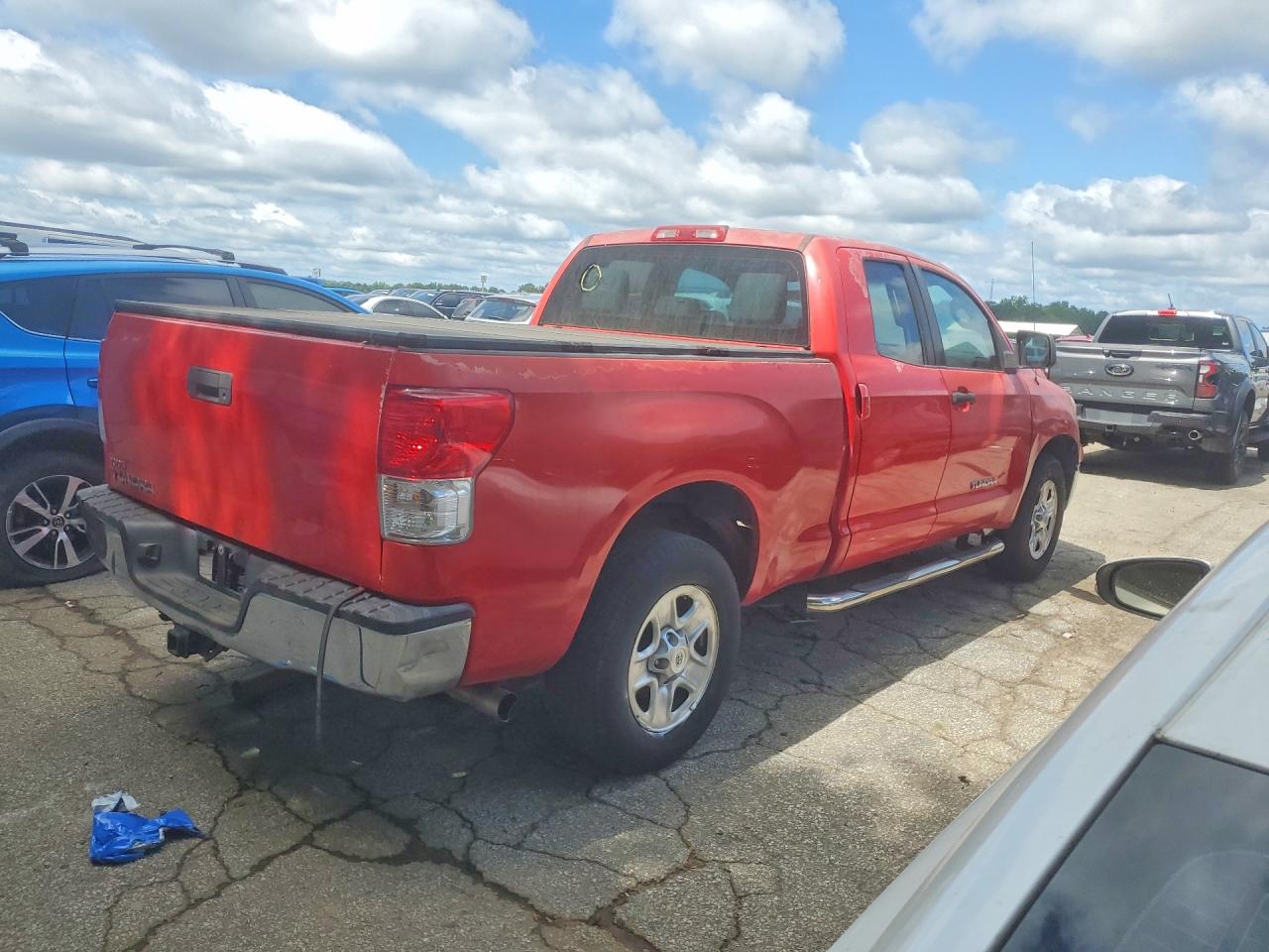 2011 Toyota Tundra Double Cab Sr5 Red vin: 5TFRM5F12BX022245
