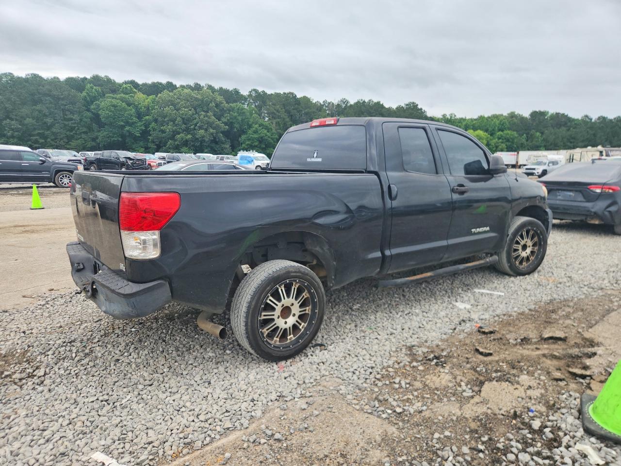 2011 Toyota Tundra Double Cab Sr5 Beige vin: 5TFRM5F12BX025713