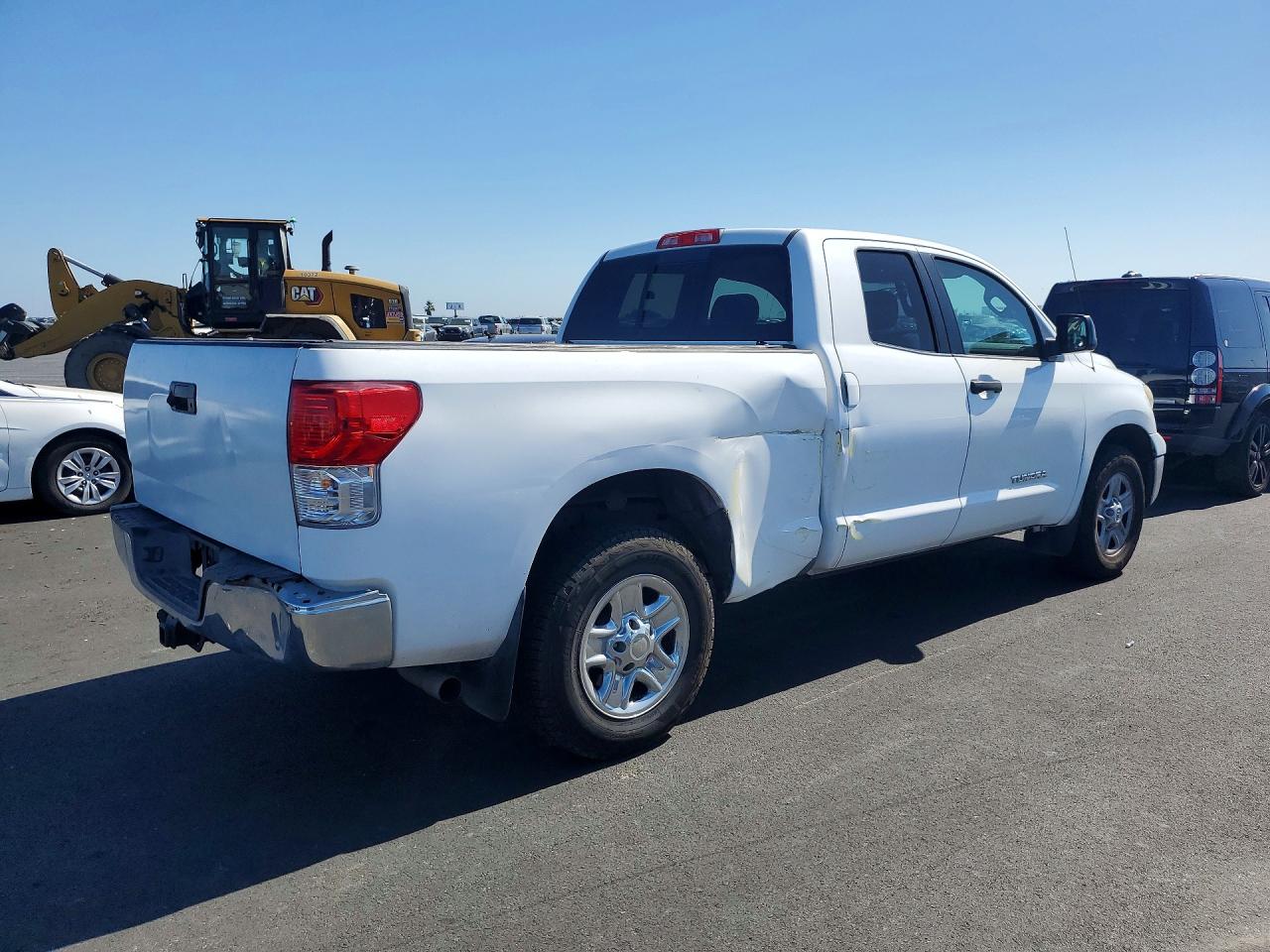 2011 Toyota Tundra Double Cab Sr5 Белый vin: 5TFRM5F12BX031687