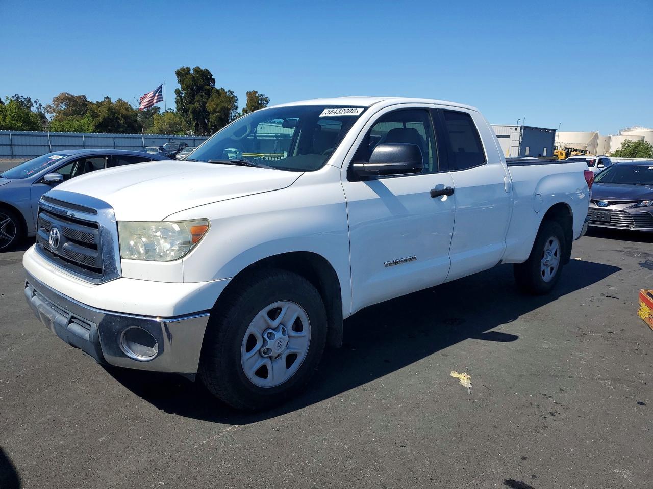 2011 Toyota Tundra Double Cab Sr5 Белый vin: 5TFRM5F12BX031687