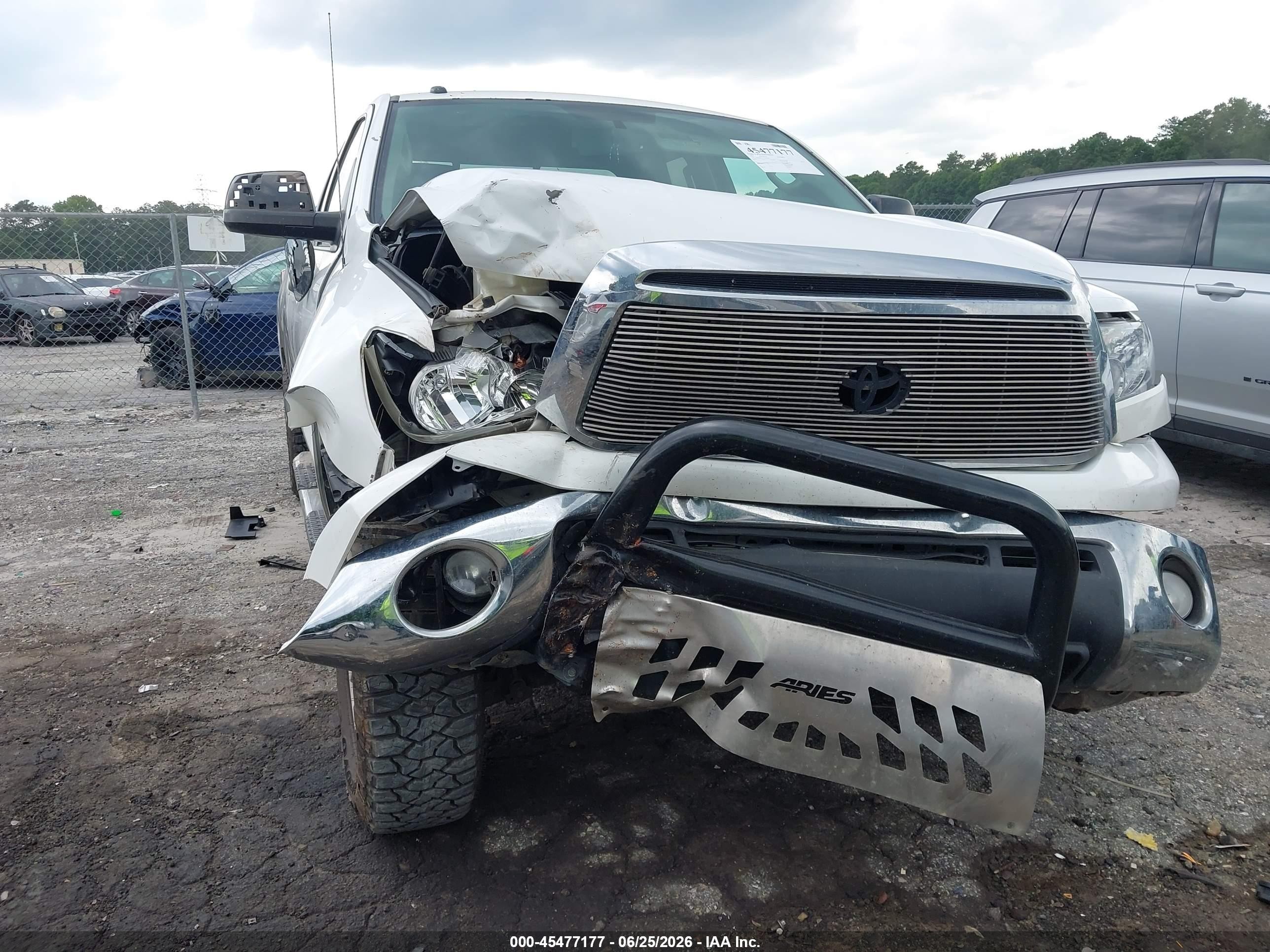 2012 Toyota Tundra Grade 4.6l V8 Белый vin: 5TFRM5F12CX047518