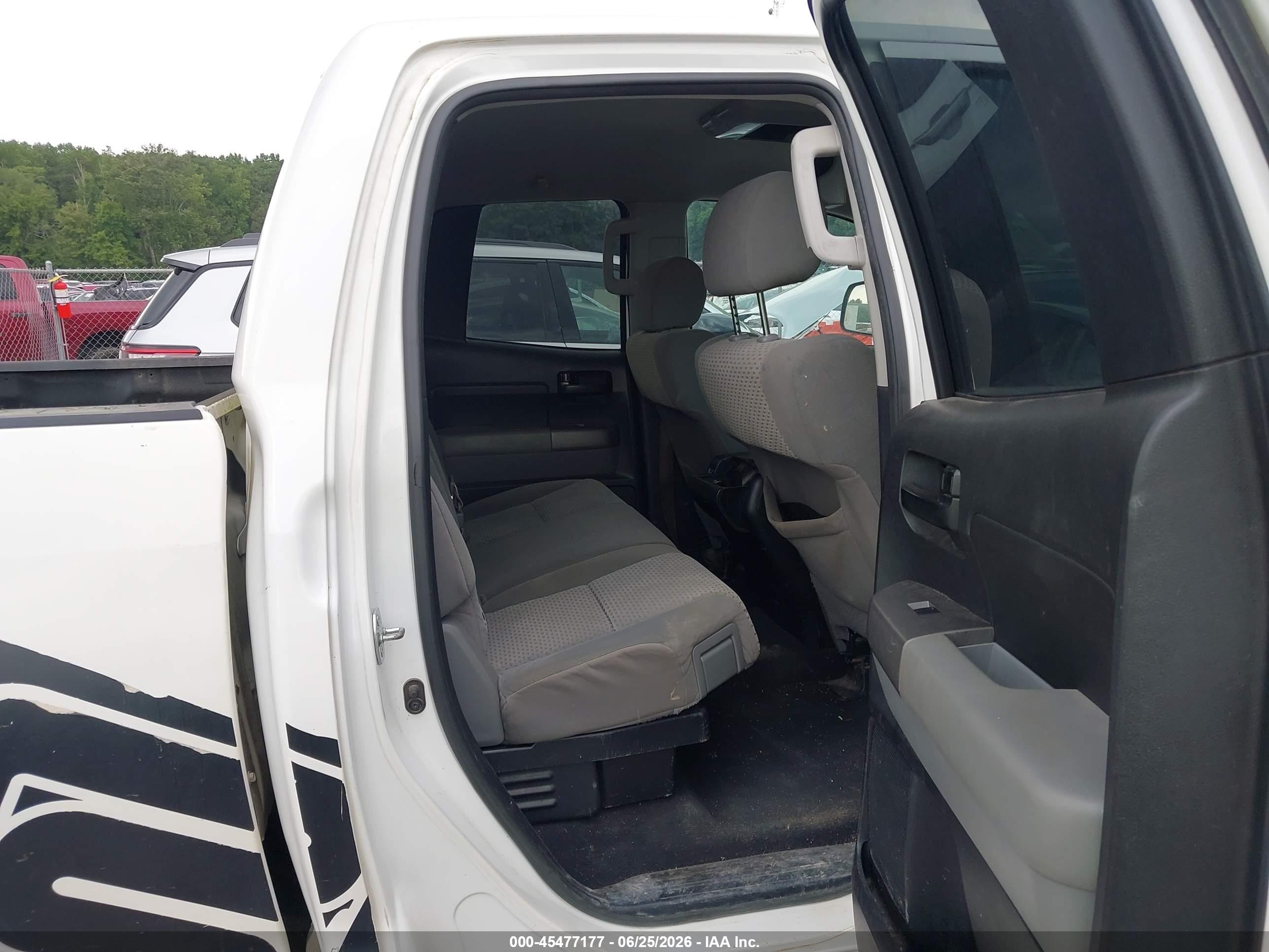 2012 Toyota Tundra Grade 4.6l V8 Белый vin: 5TFRM5F12CX047518