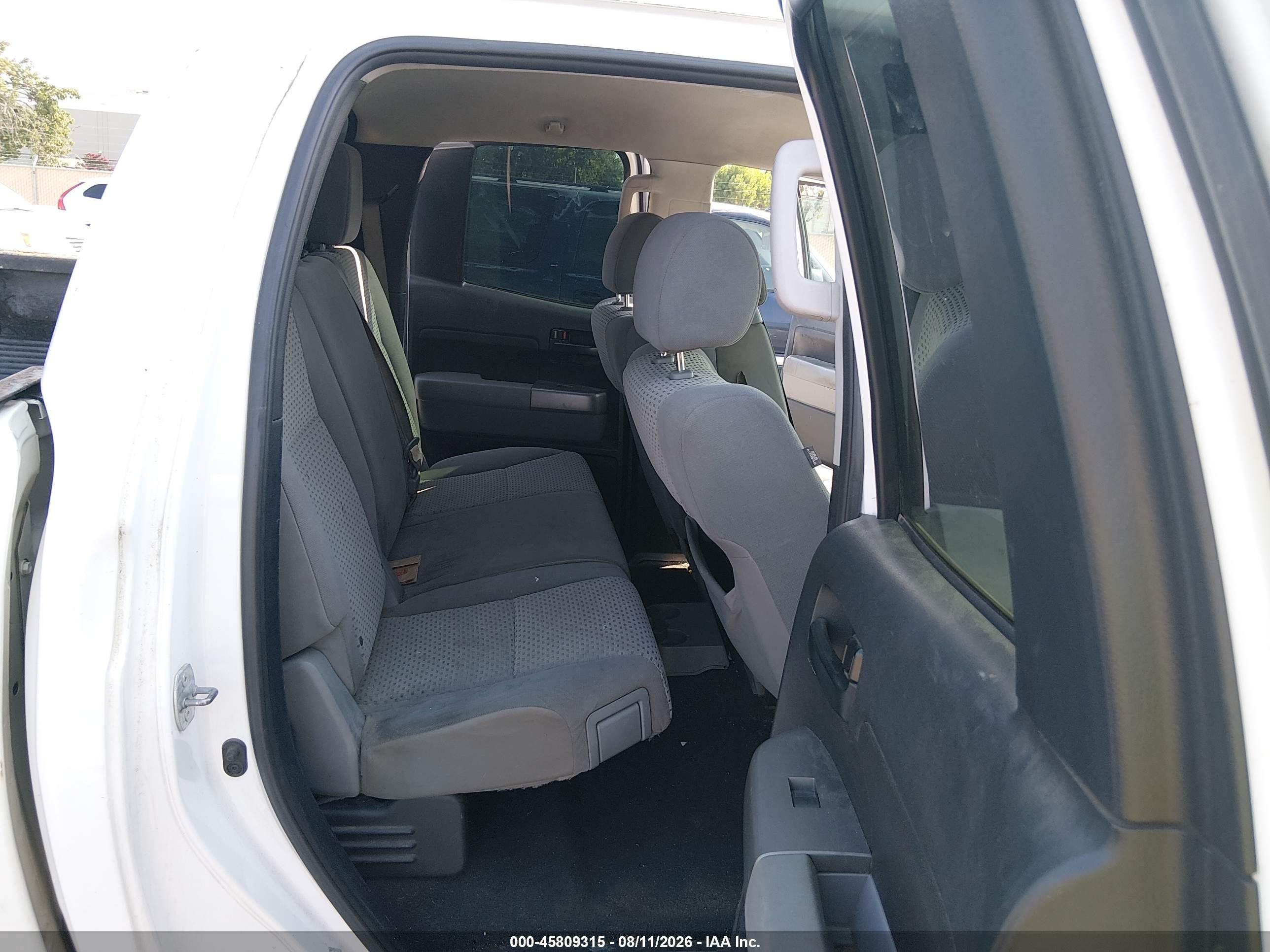 2012 Toyota Tundra Grade 4.6l V8 White vin: 5TFRM5F12CX048667