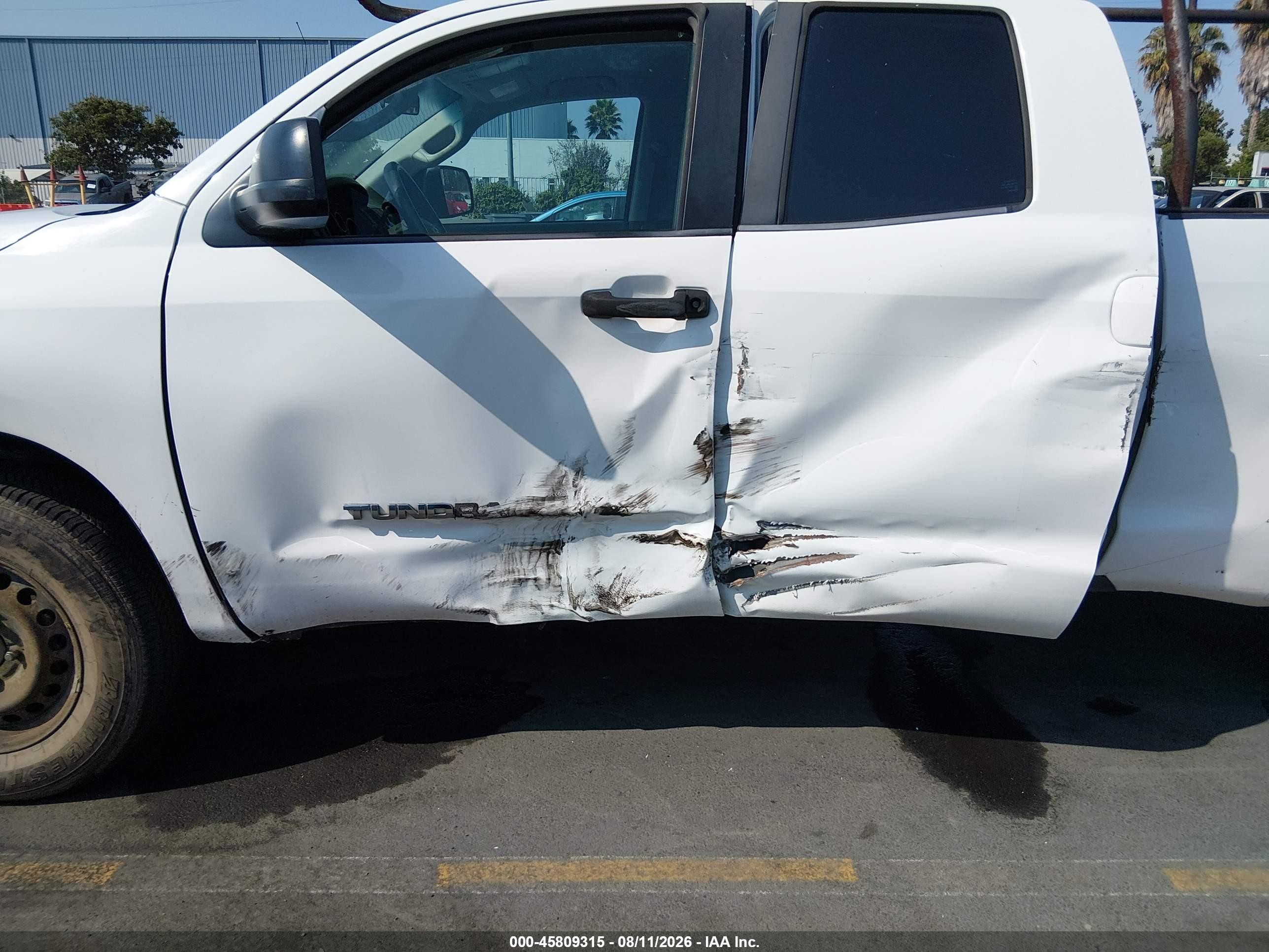 2012 Toyota Tundra Grade 4.6l V8 White vin: 5TFRM5F12CX048667