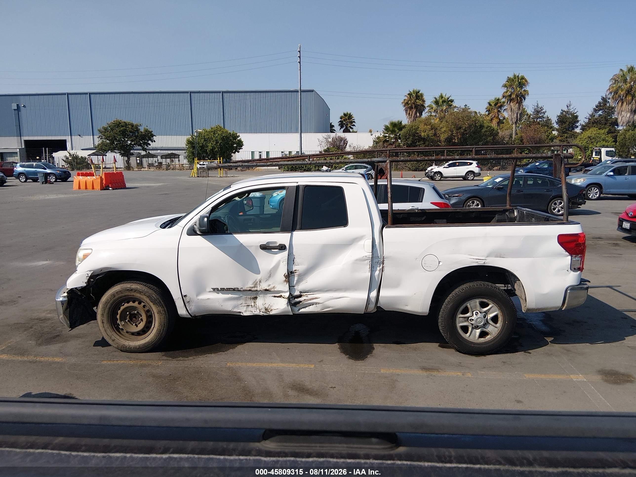 2012 Toyota Tundra Grade 4.6l V8 White vin: 5TFRM5F12CX048667