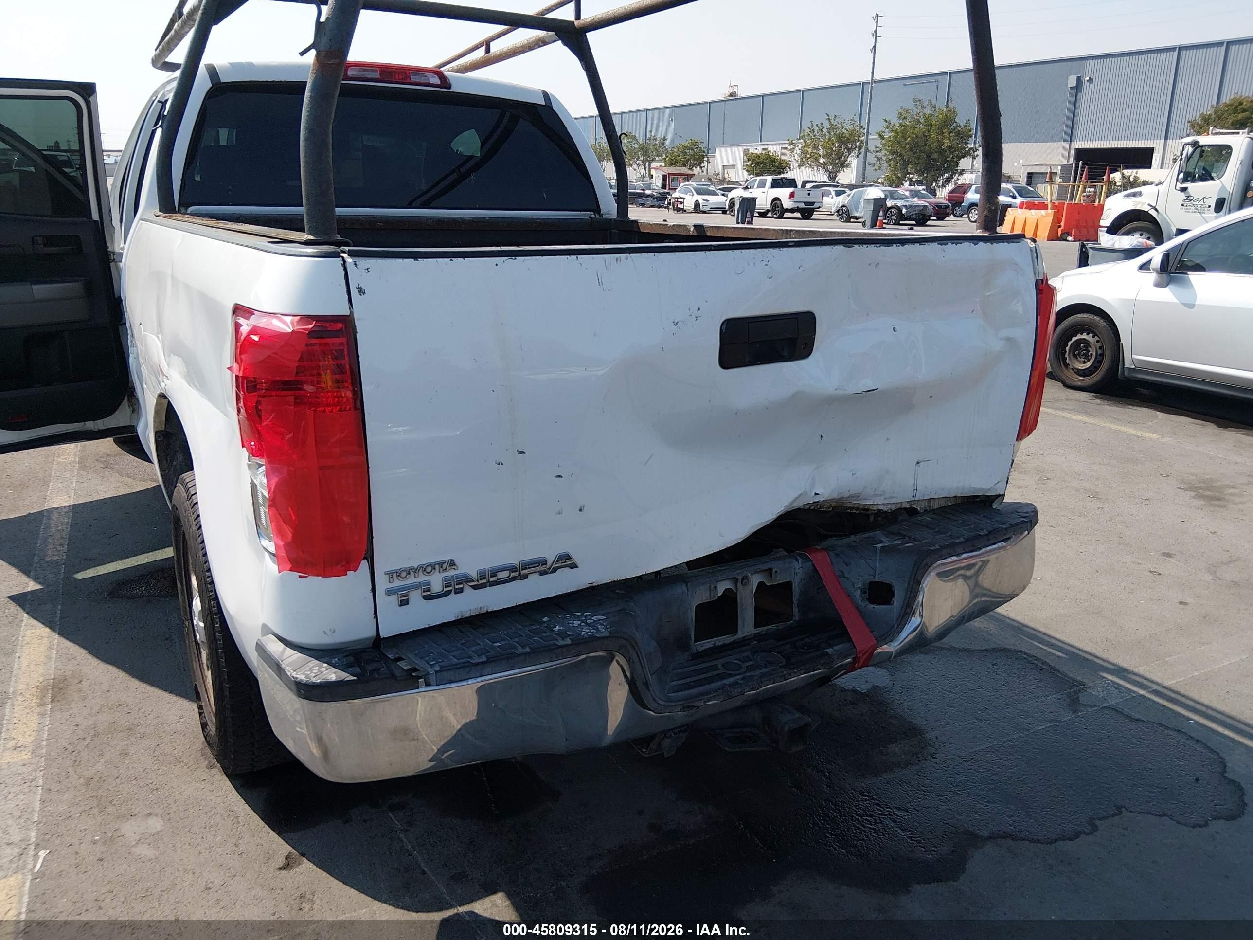 2012 Toyota Tundra Grade 4.6l V8 White vin: 5TFRM5F12CX048667