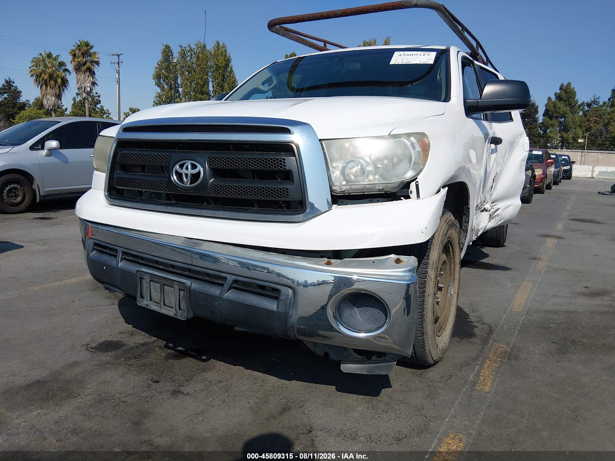2012 Toyota Tundra Grade 4.6l V8 White vin: 5TFRM5F12CX048667