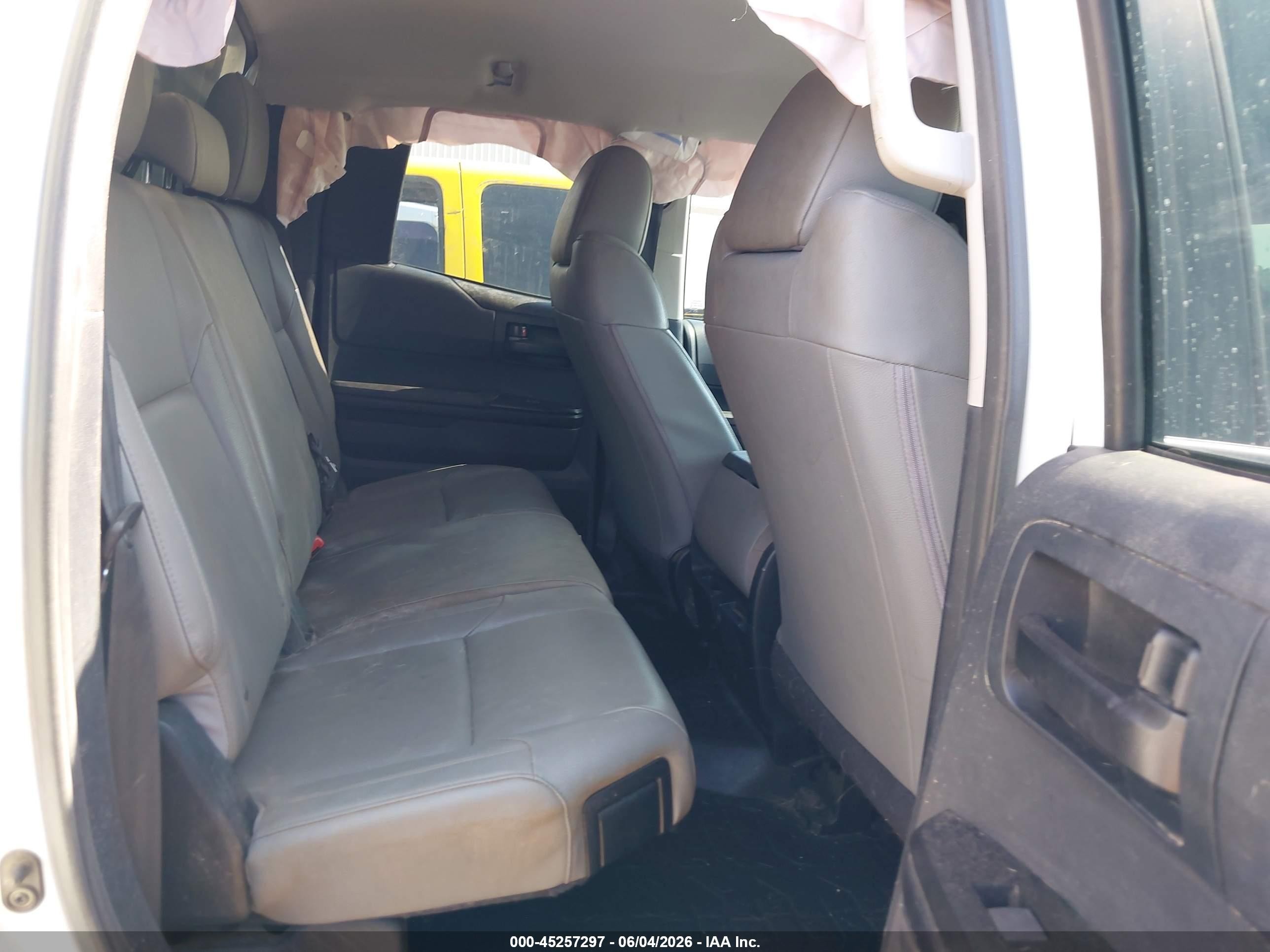 2014 Toyota Tundra Sr 4.6l V8 White vin: 5TFRM5F12EX069165
