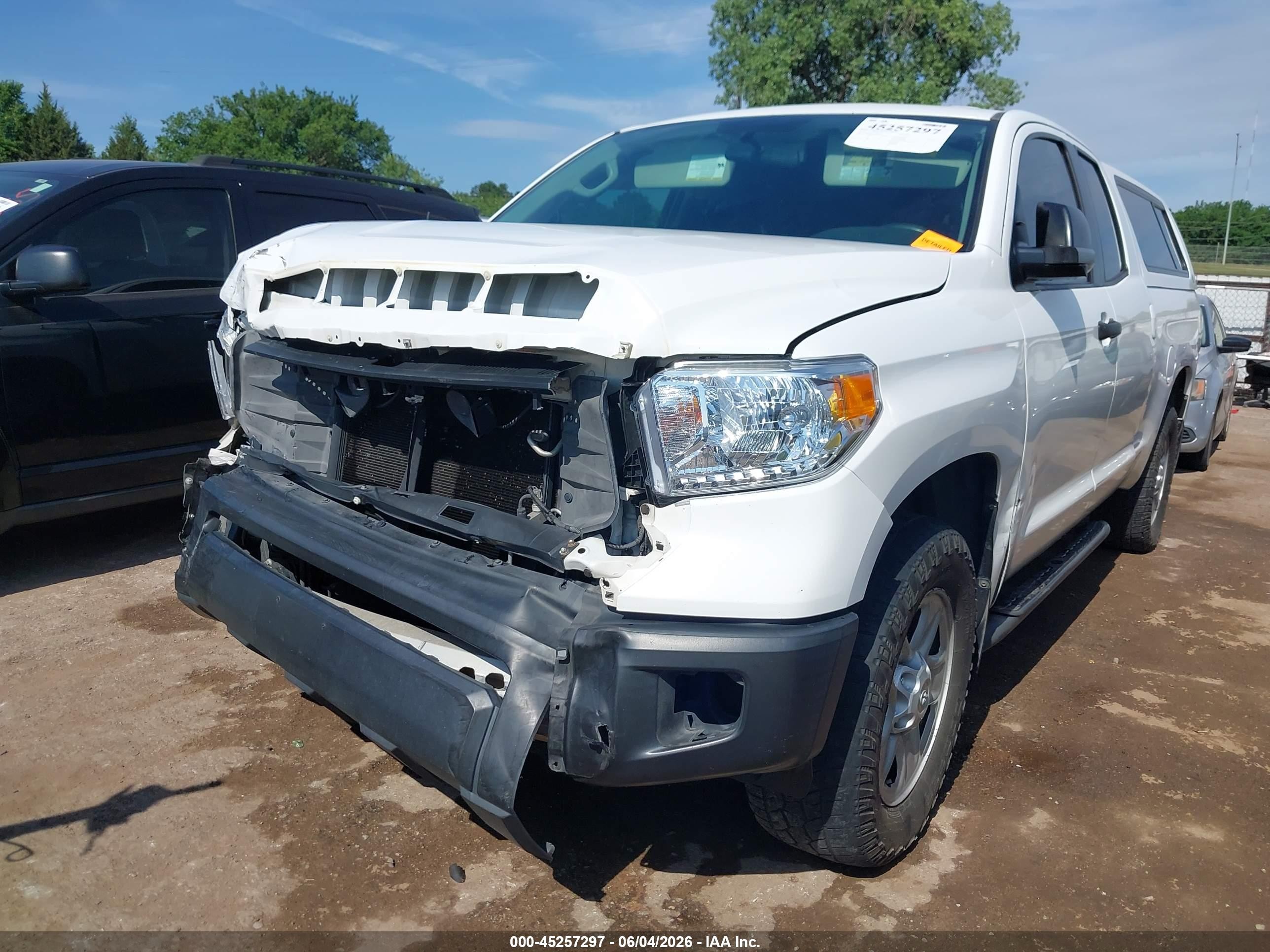2014 Toyota Tundra Sr 4.6l V8 White vin: 5TFRM5F12EX069165