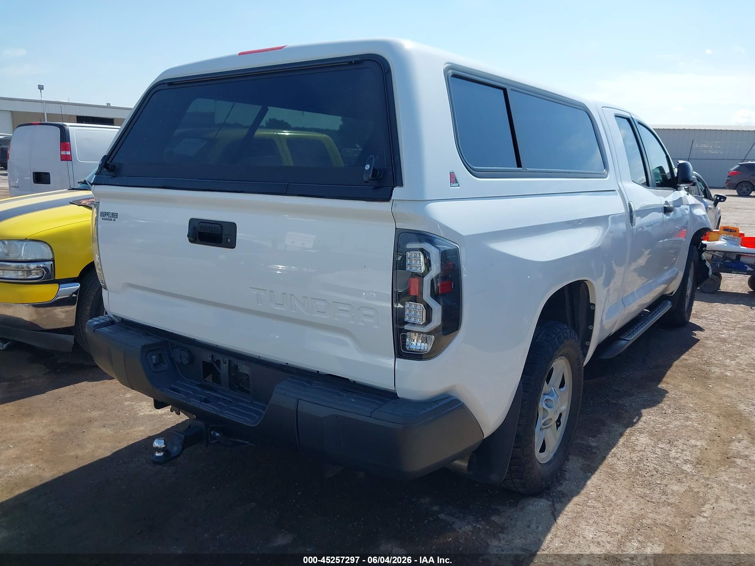 2014 Toyota Tundra Sr 4.6l V8 White vin: 5TFRM5F12EX069165
