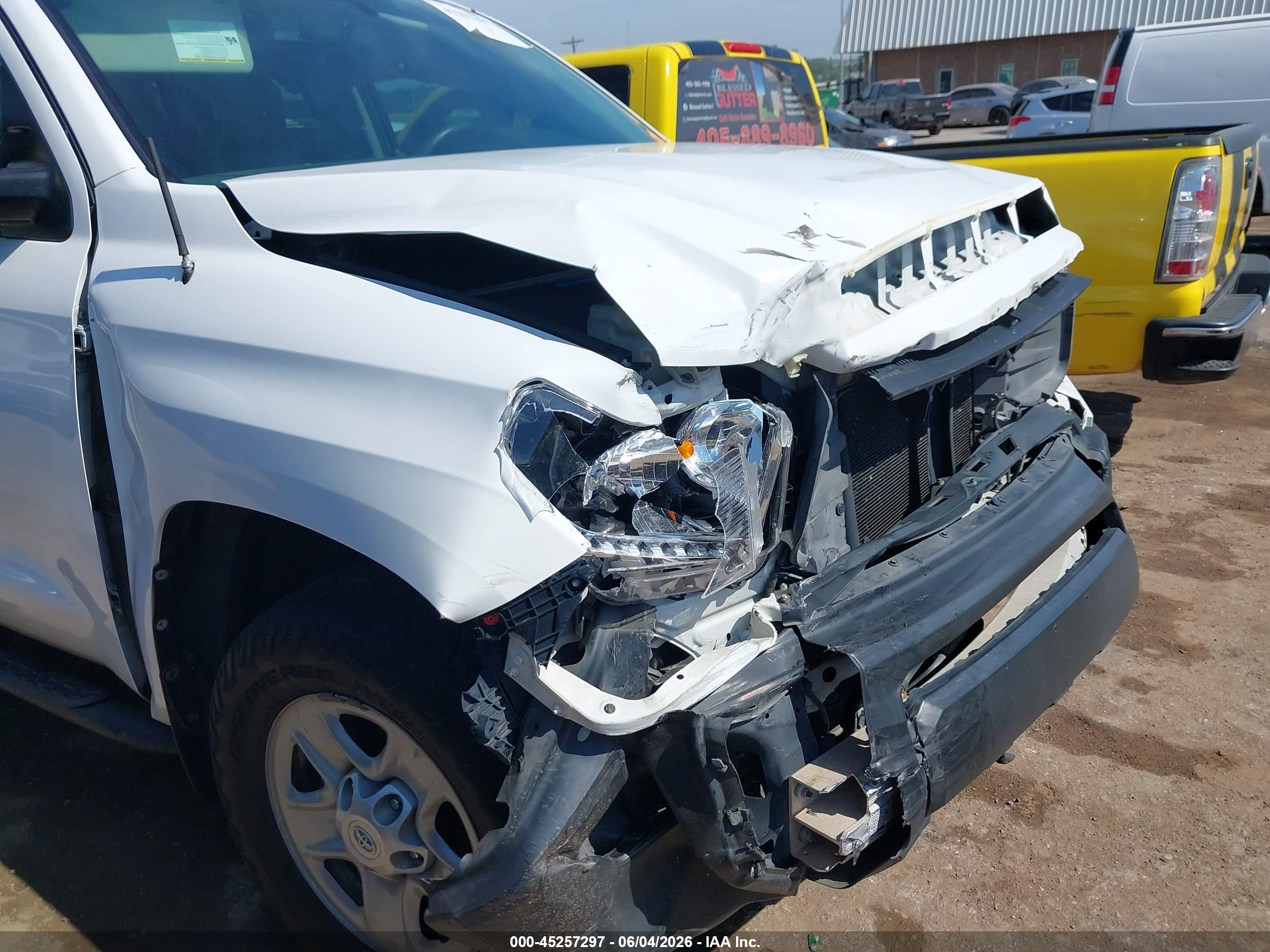 2014 Toyota Tundra Sr 4.6l V8 White vin: 5TFRM5F12EX069165