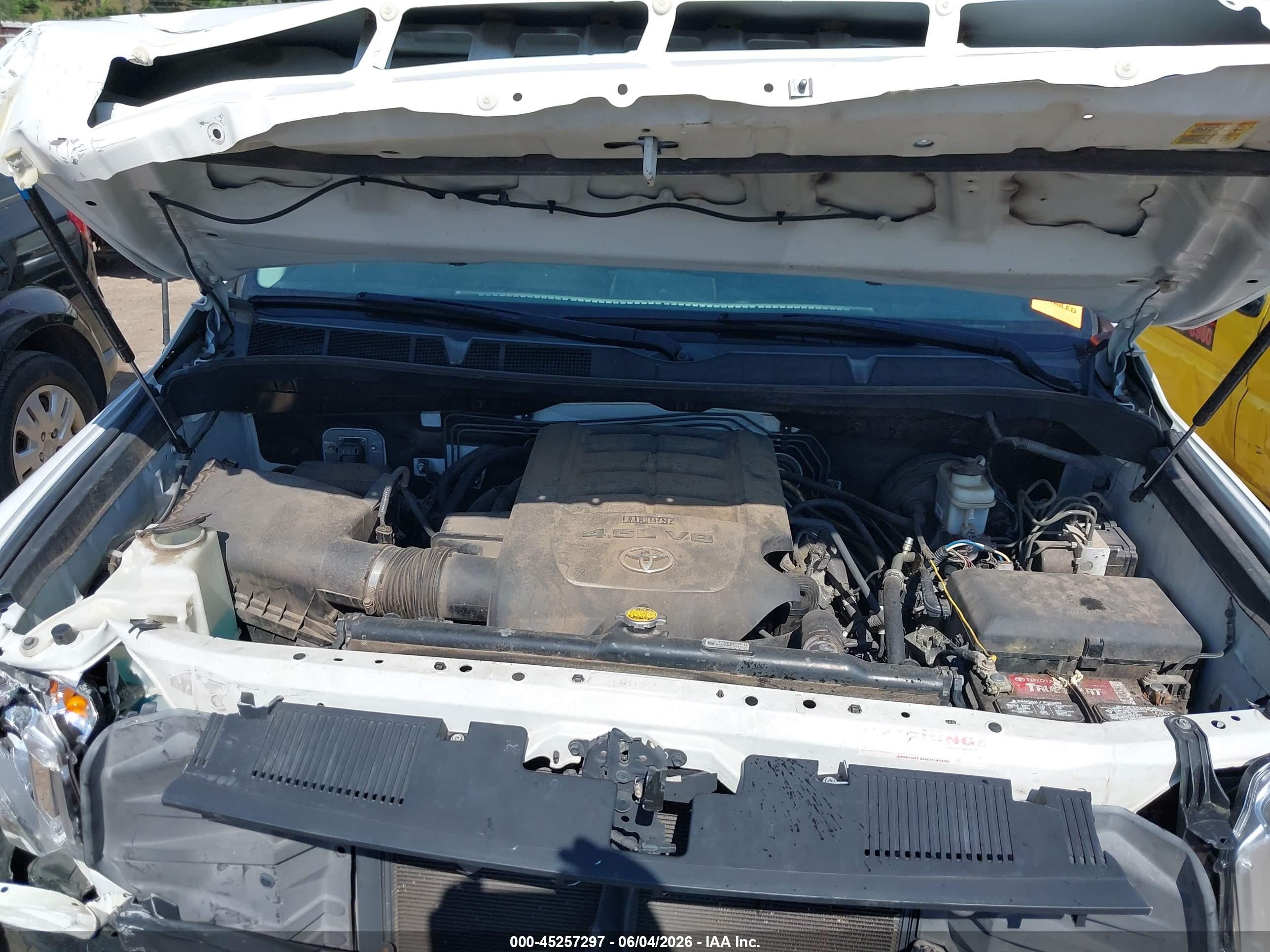 2014 Toyota Tundra Sr 4.6l V8 White vin: 5TFRM5F12EX069165