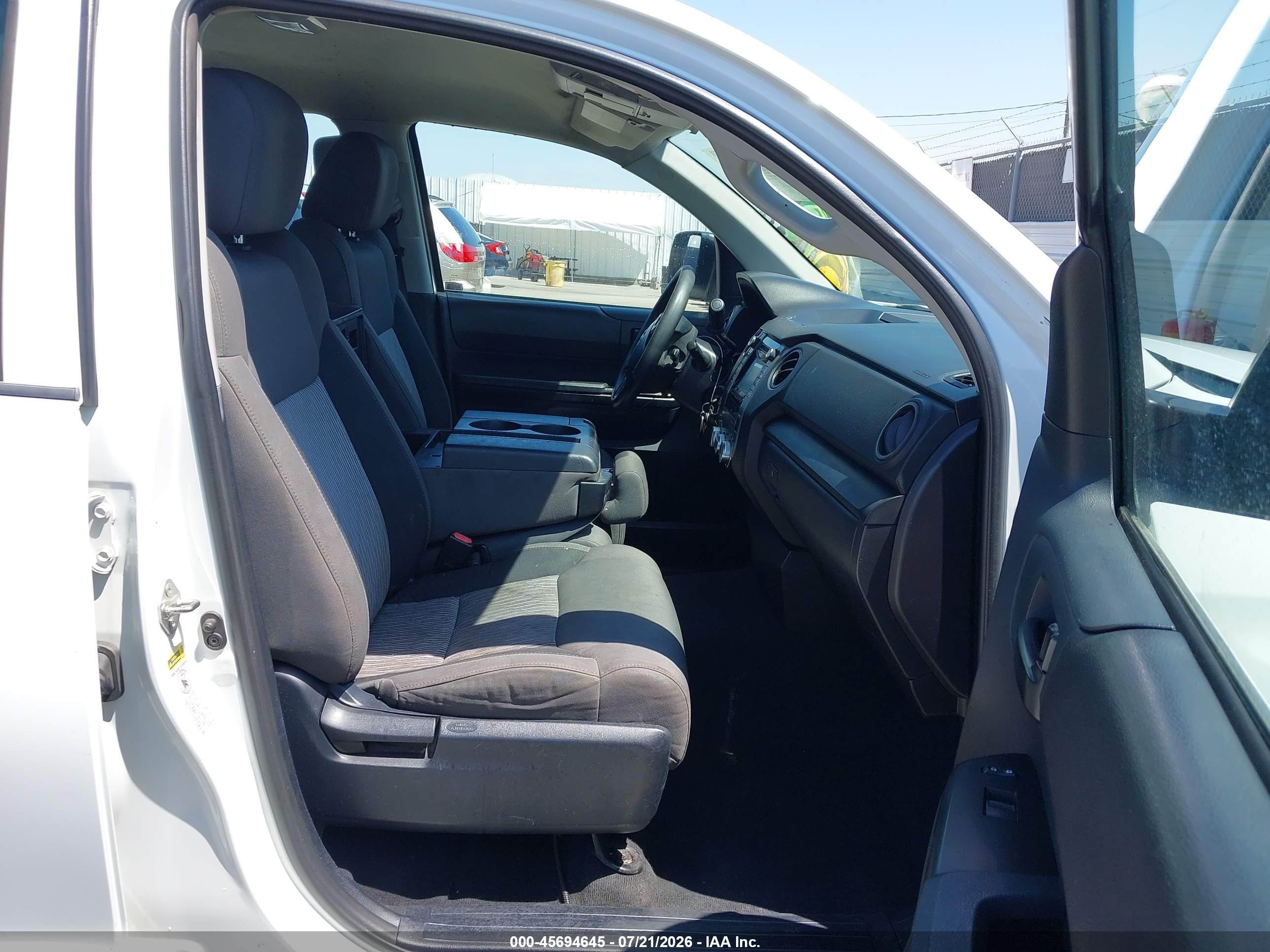 2015 Toyota Tundra Sr 4.6l V8 White vin: 5TFRM5F12FX083309